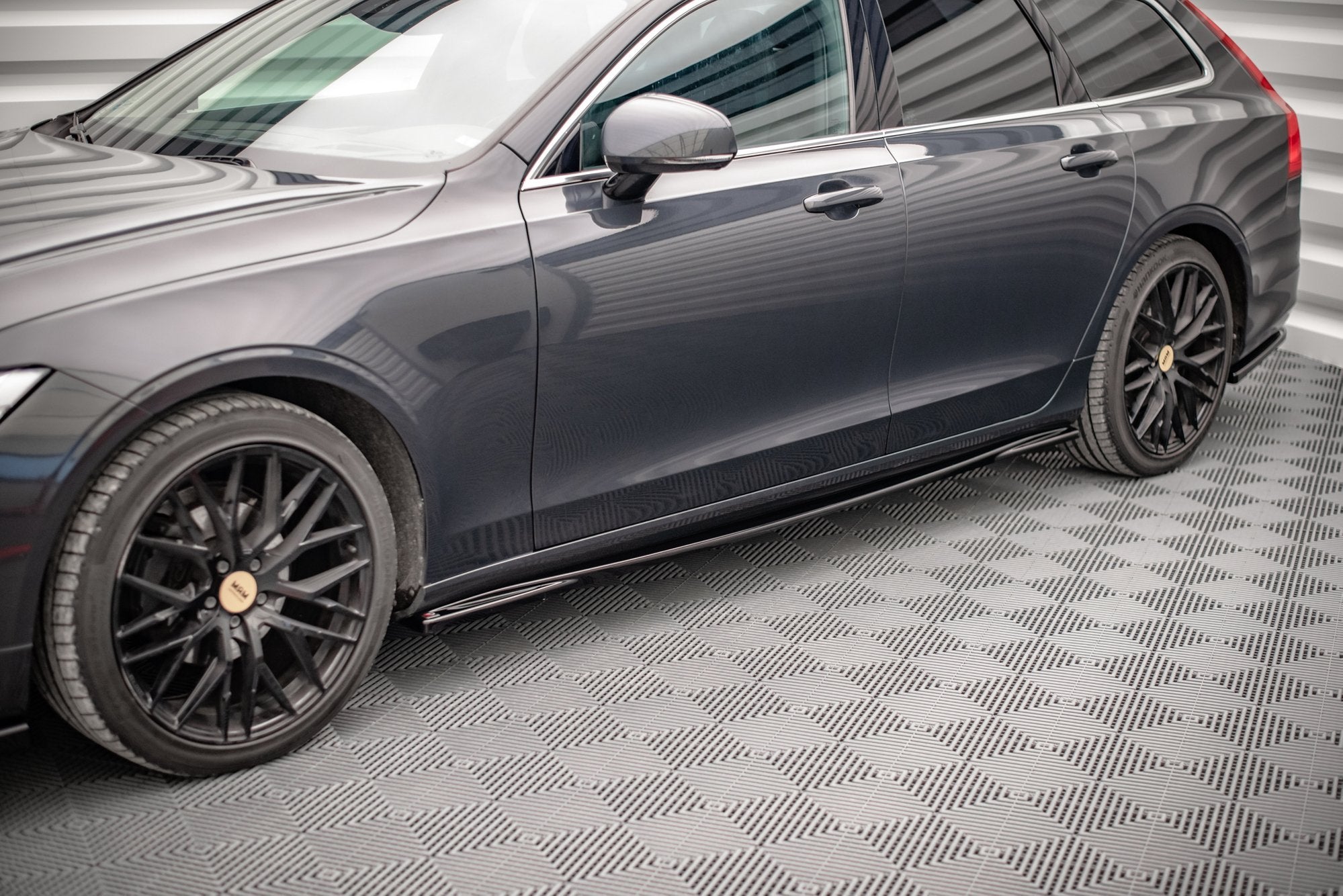 Side-Skirts-Diffusers-Volvo-V90-MK2---Gloss-Black