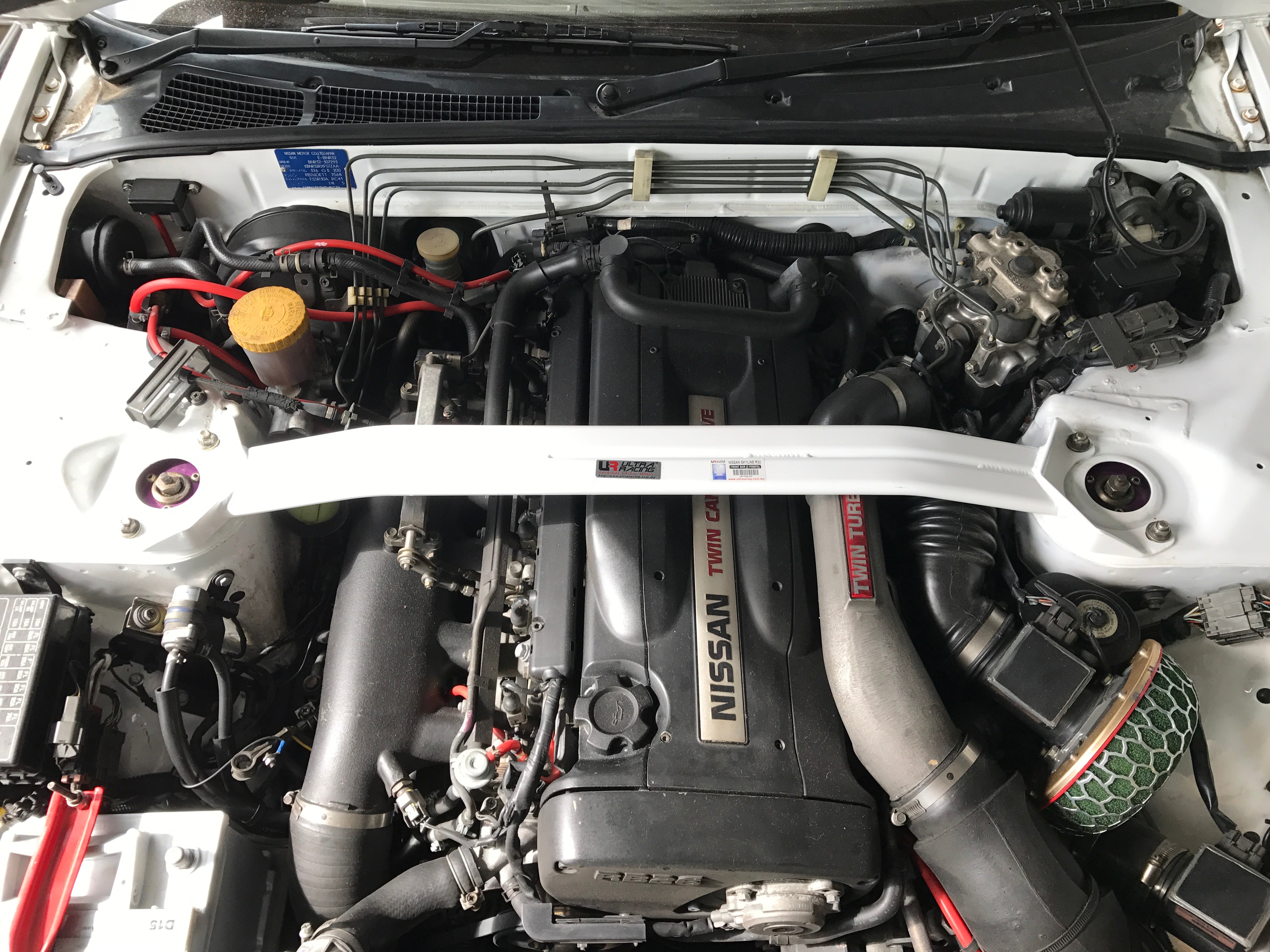 Nissan-Skyline-R32-GTR-UltraRacing-2P-Front-Upper-Strutbar