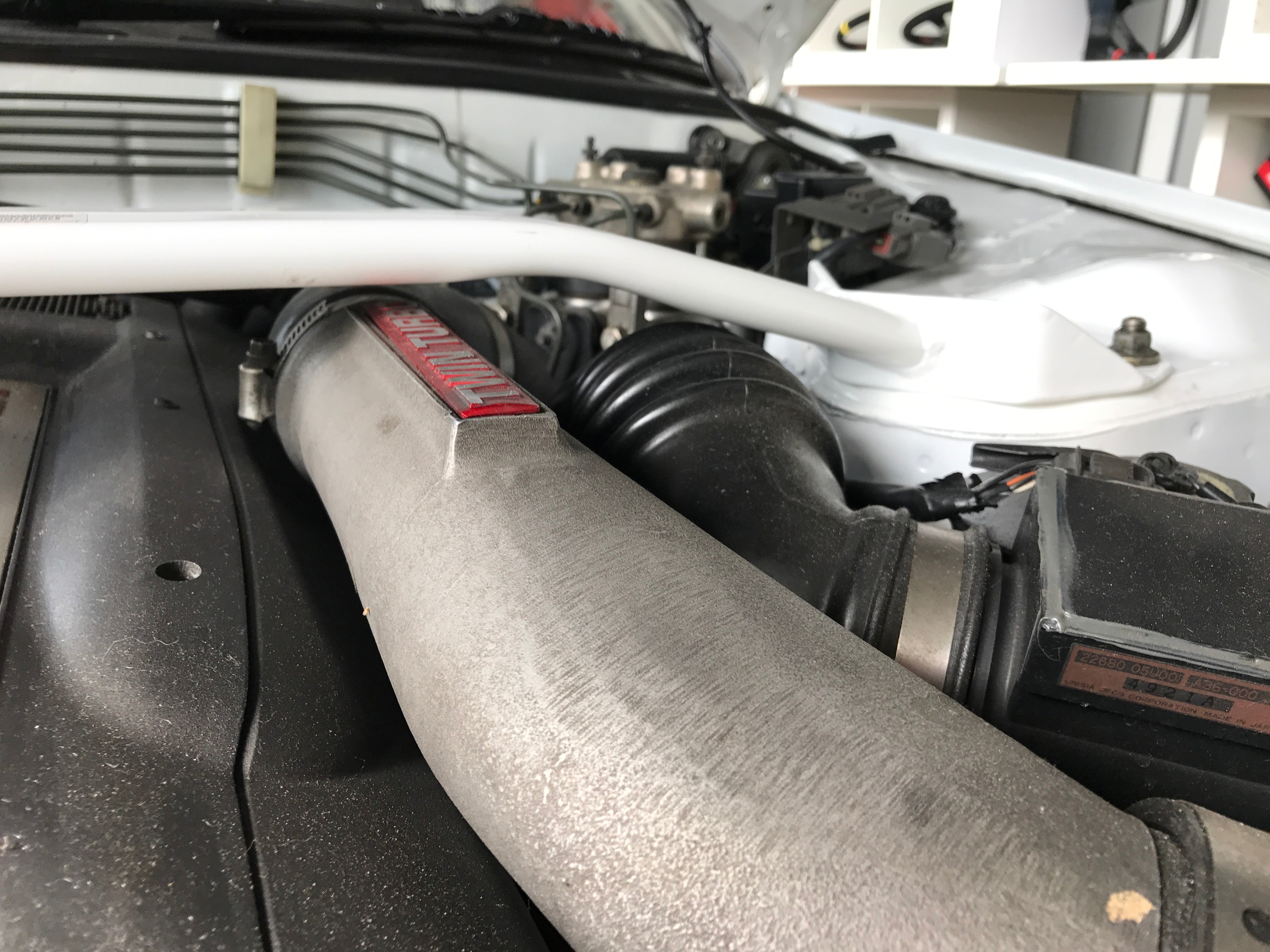 Nissan-Skyline-R32-GTR-UltraRacing-2P-Front-Upper-Strutbar