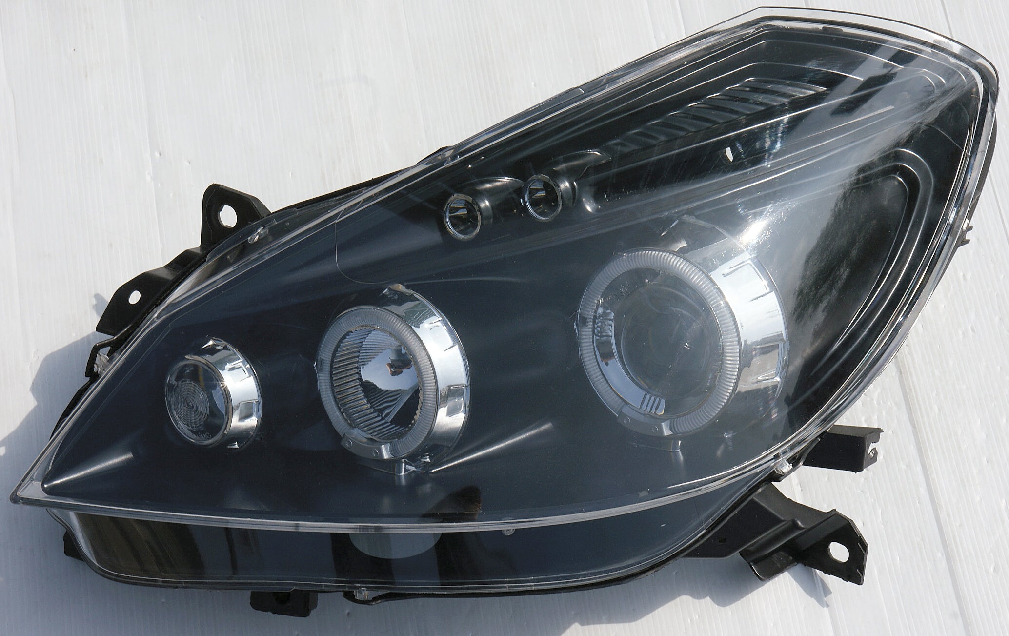 Renault-Clio-III-06-07-Angel-Eye-Headlights-Black-V2