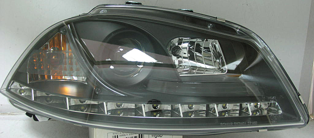 Seat Ibiza/Cordoba 6L 02+ R8 Style LED-koplampen Zwart V1
