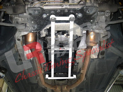 Mercedes-CLK-320-C209-02-09-UltraRacing-4Point-Front-H-Brace