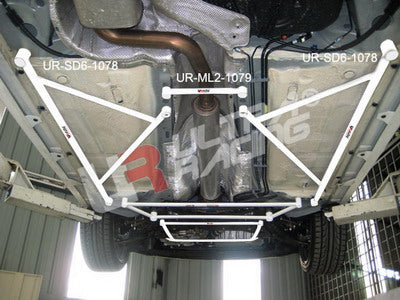Ford-Focus-MK2-2.0-TDCI-UltraRacing-2x-3-Point-Floor-Bars