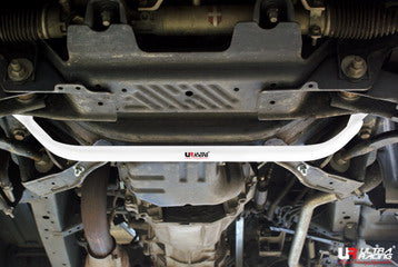 Toyota-Hiace/H200-04+-UltraRacing-4-Point-Front-H-Brace-1366