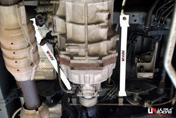 Image of Toyota Hiace/H200 04+ UltraRacing 2x 2-Point Mid Lower Bars