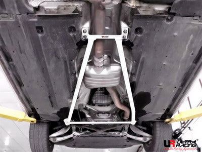 Audi-A4-B8-08+-/A5-2.0T-UltraRacing-4-Point-Mid-Lower-Bar