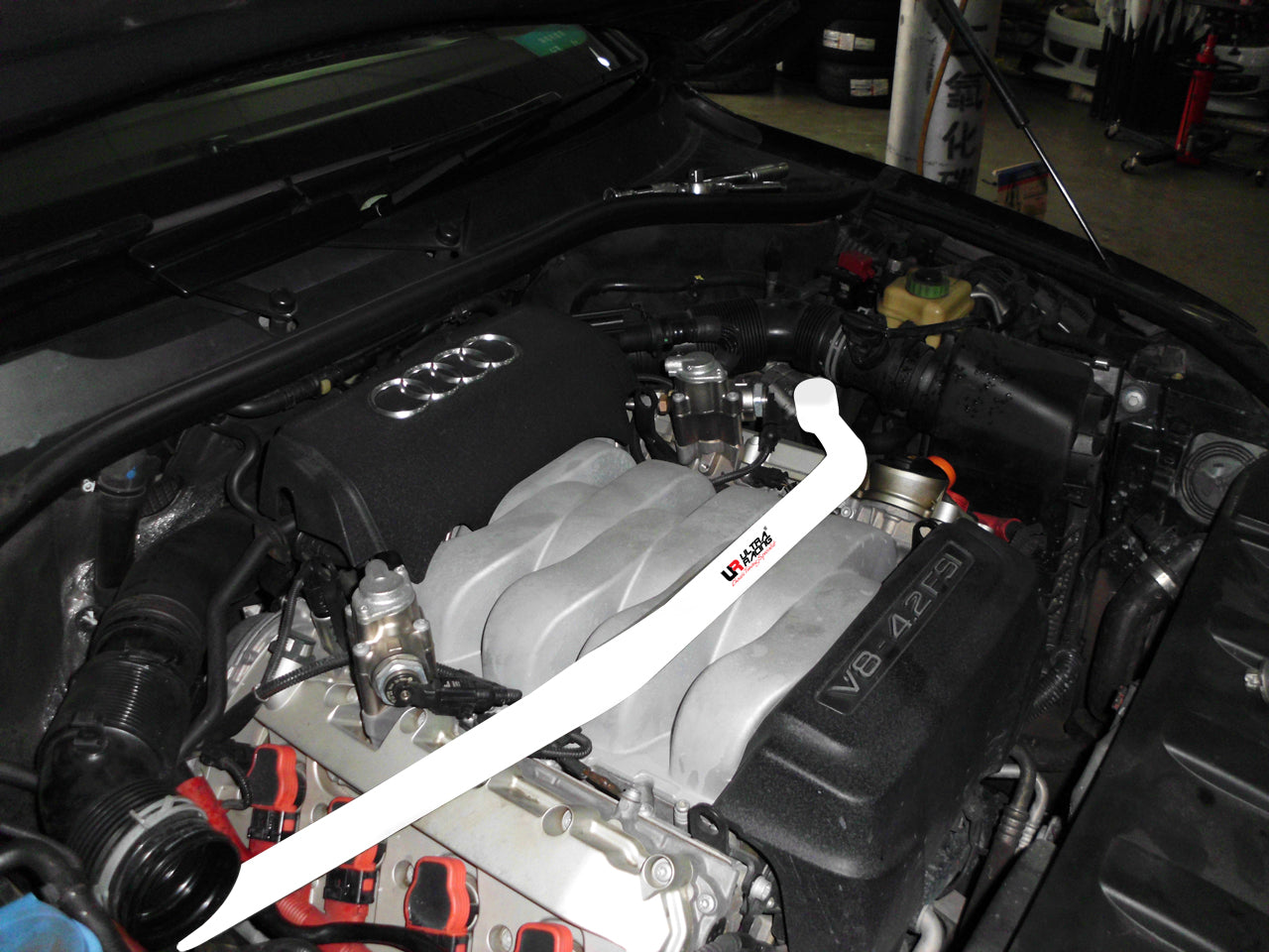 Image of Audi Q7 4.2 08+ UltraRacing 2-Point Front Upper Strutbar