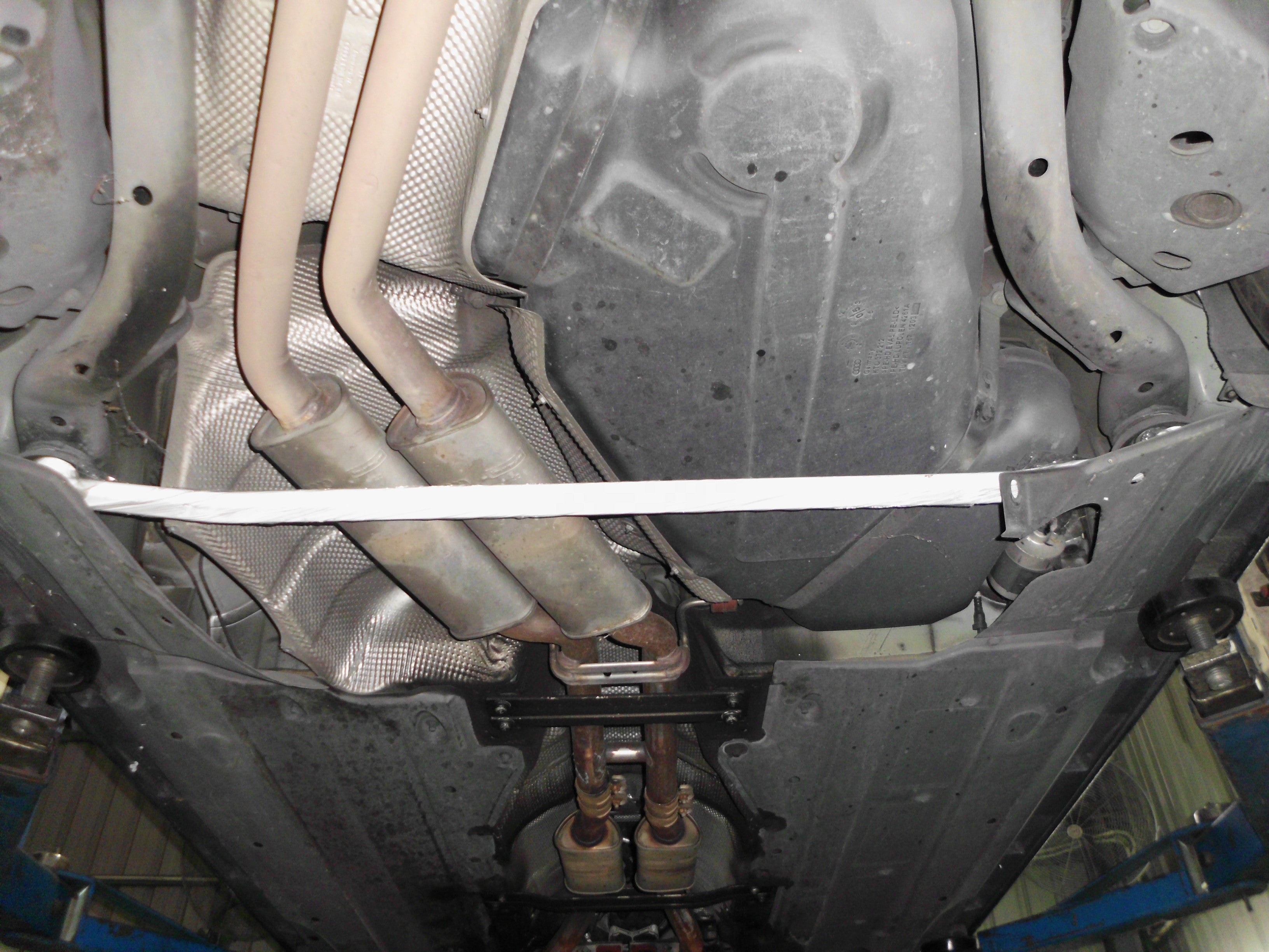 Image of Audi A6 10+ 2.5T UltraRacing 2-Point Rear Lower Bar 2624