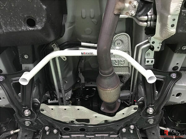 Toyota-Alphard-AH30-Ultra-Racing-Mid-Lower-Brace