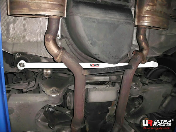 BMW-E39-M5-Ultra-Racing-Rear-Lower-Bar-3065