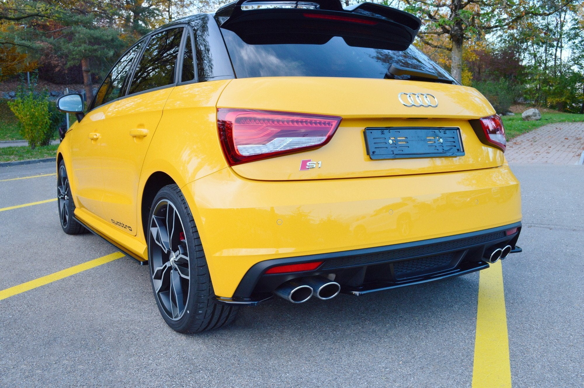 Image of Zijsplitters achter Audi S1 ​​8X - Glanzend Zwart