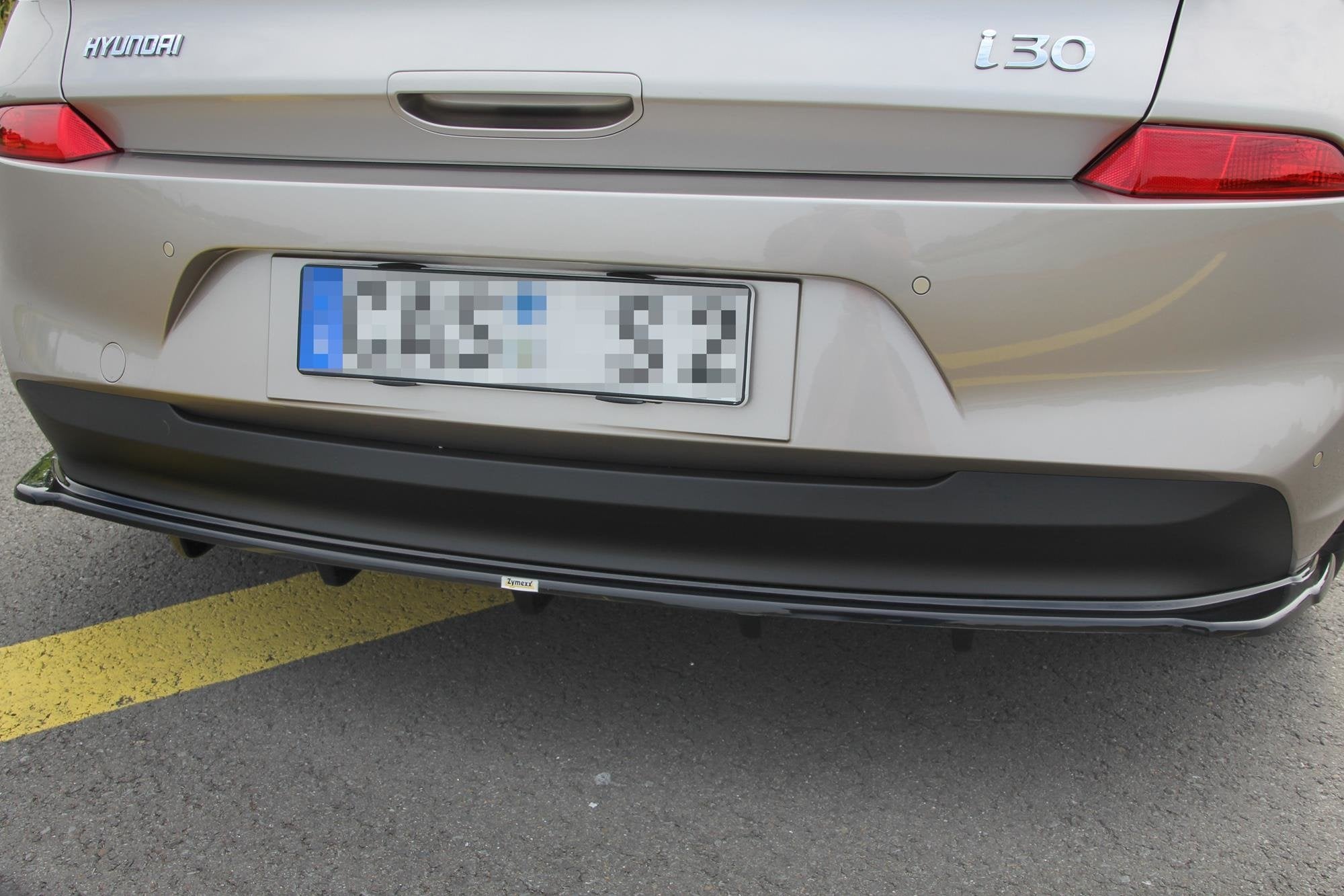 Image of Central Rear Splitter Hyundai I30 MK3 Hatchback-GB V1