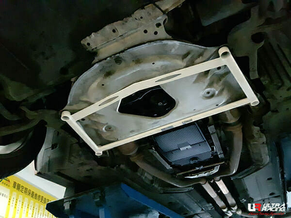 BMW-6-Series-E63-03-10-UltraRacing-Front-Lower-Brace