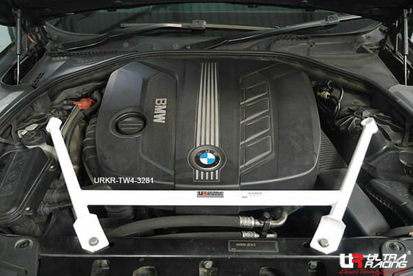 BMW-520-2.0D-F11-10+-UltraRacing-4P-Front-Upper-Strutbar