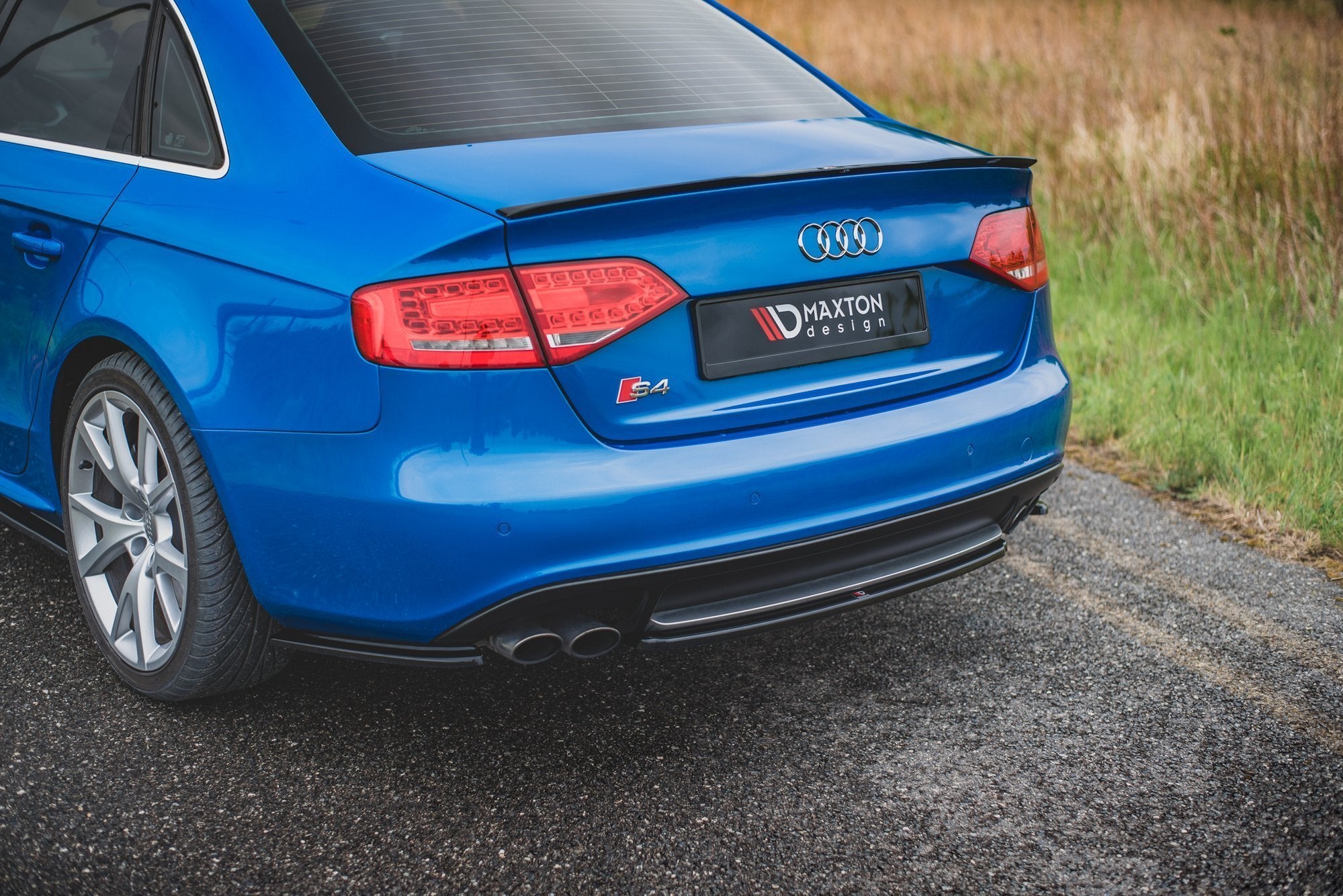 Central-Rear-Splitter-Audi-S4-/-A4-S-Line-B8-Sedan-GB