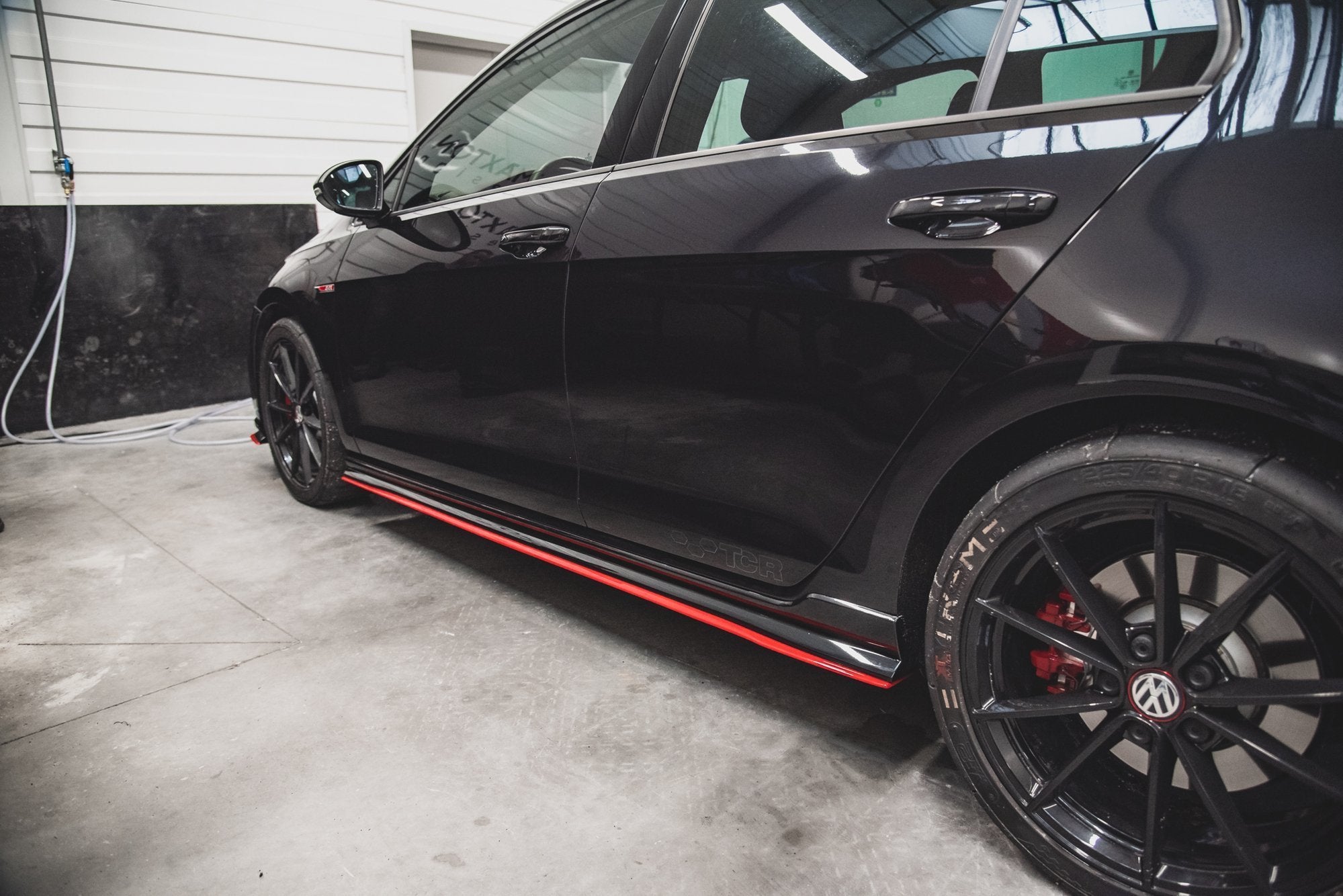 Side-Skirts-Diffusers-VW-Golf-7-GTi-Tcr---Gloss-Black