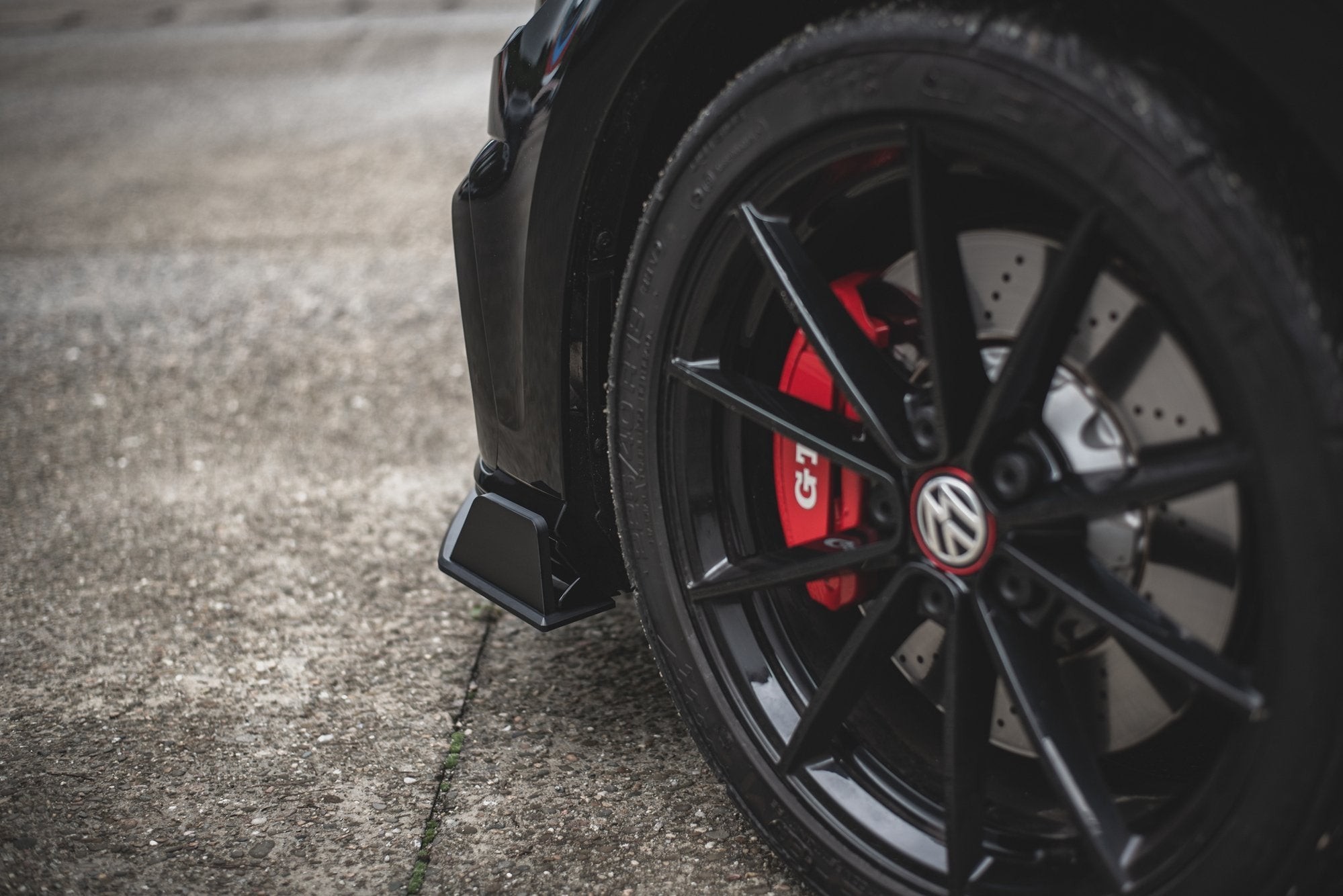 Racing-Durability-Front-Splitter-VW-Golf-7-GTi-Tcr---Black