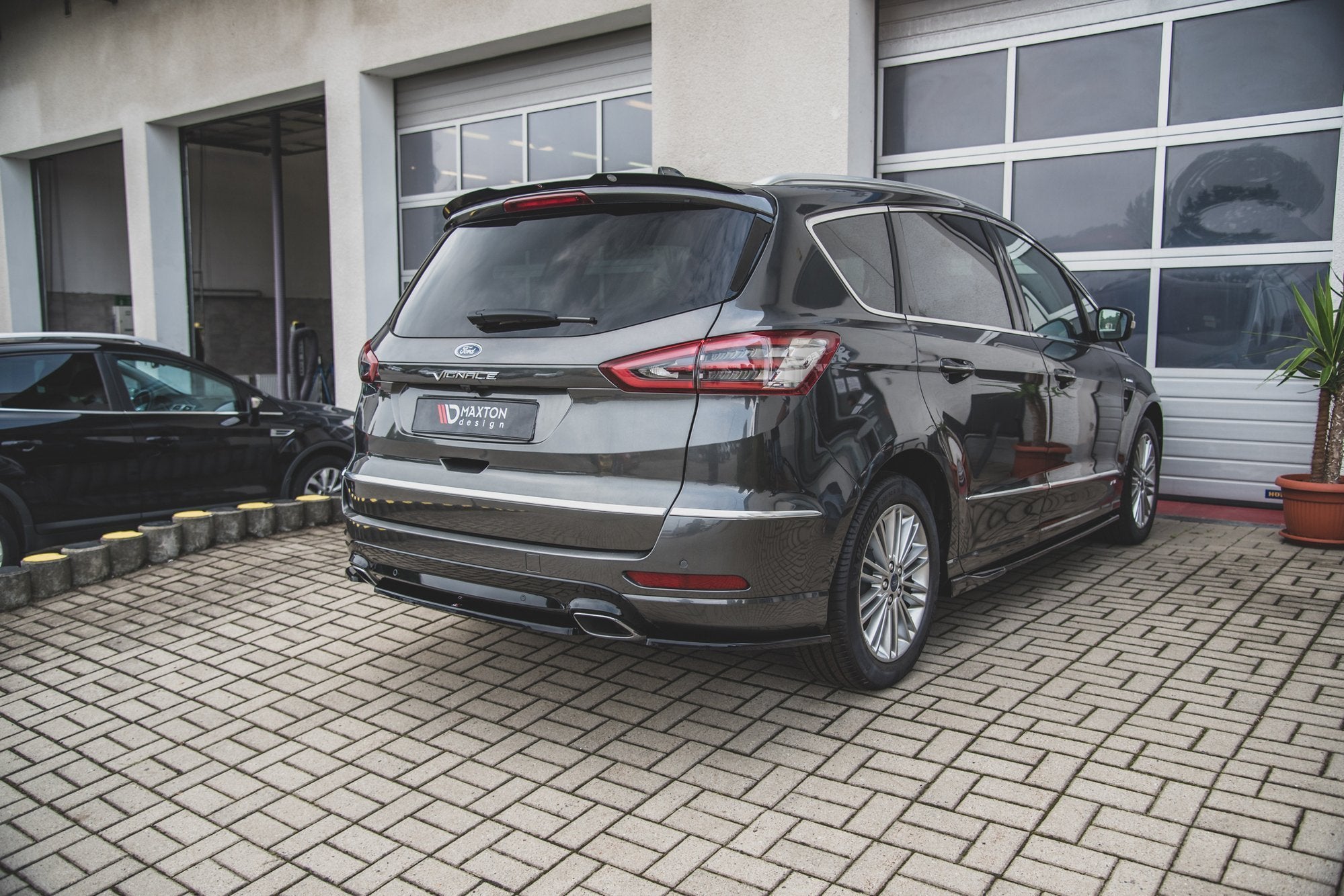 Central-Rear-Splitter-Ford-S-Max-Vignale-MK2-Facelift-GB
