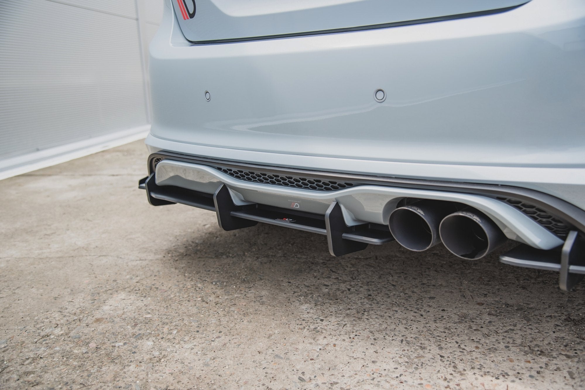 Side-Flaps-Ford-Fiesta-MK8-St---Gloss-Black