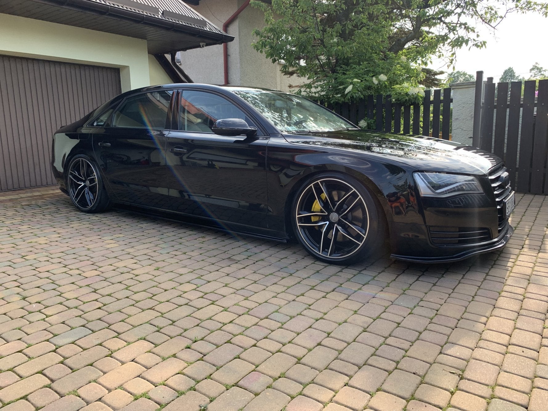 Side-Skirts-Diffusers-Audi-A8-Long-D4---Gloss-Black