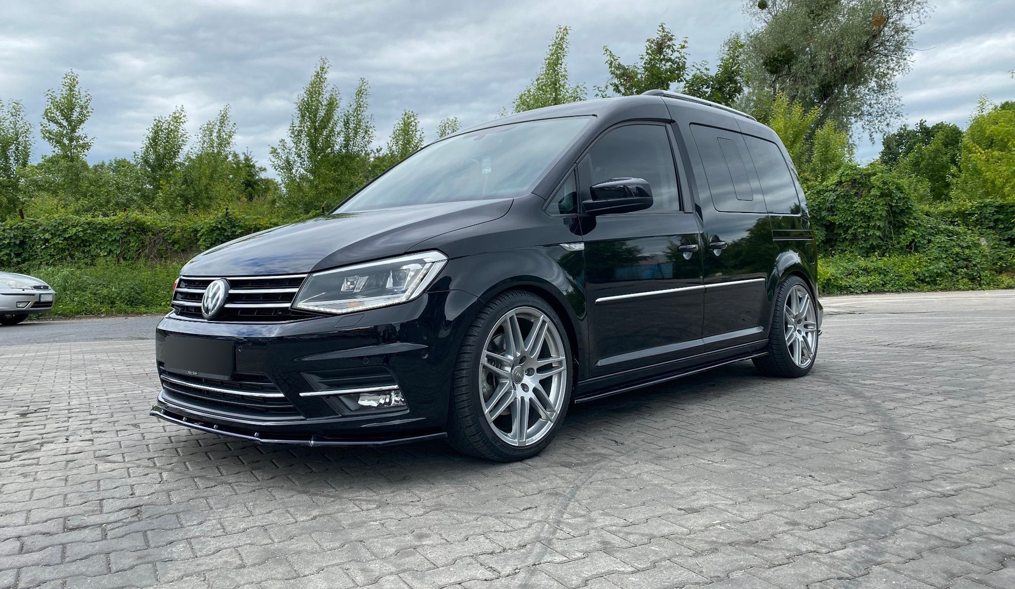 Side-Skirts-Diffusers-Volkswagen-Caddy-MK.-4---Gloss-Black