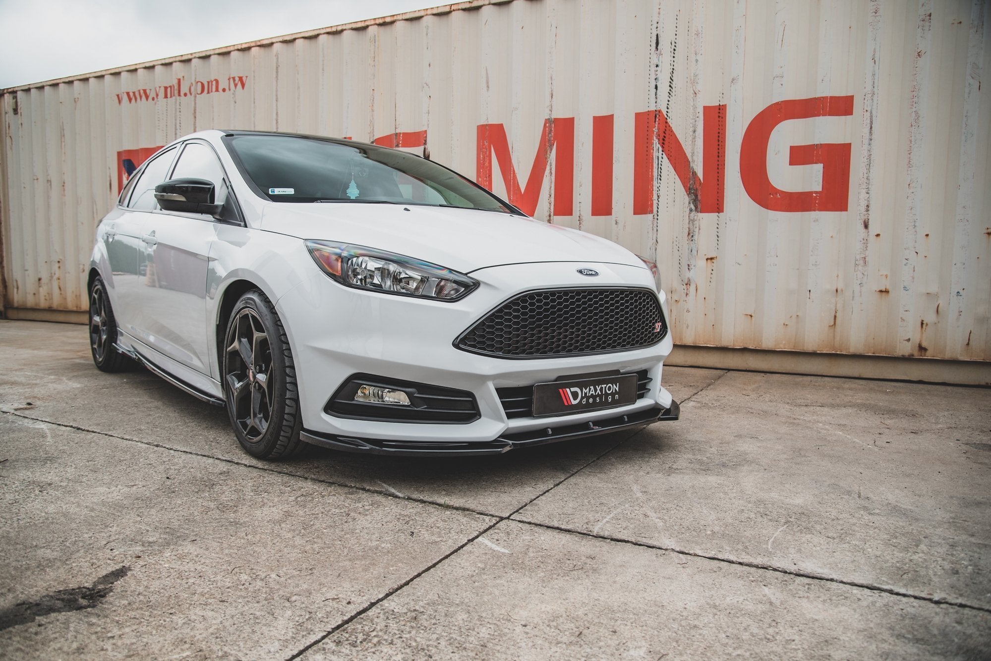Front-Splitter-V.5-Ford-Focus-ST-MK3-Facelift---Gloss-Black