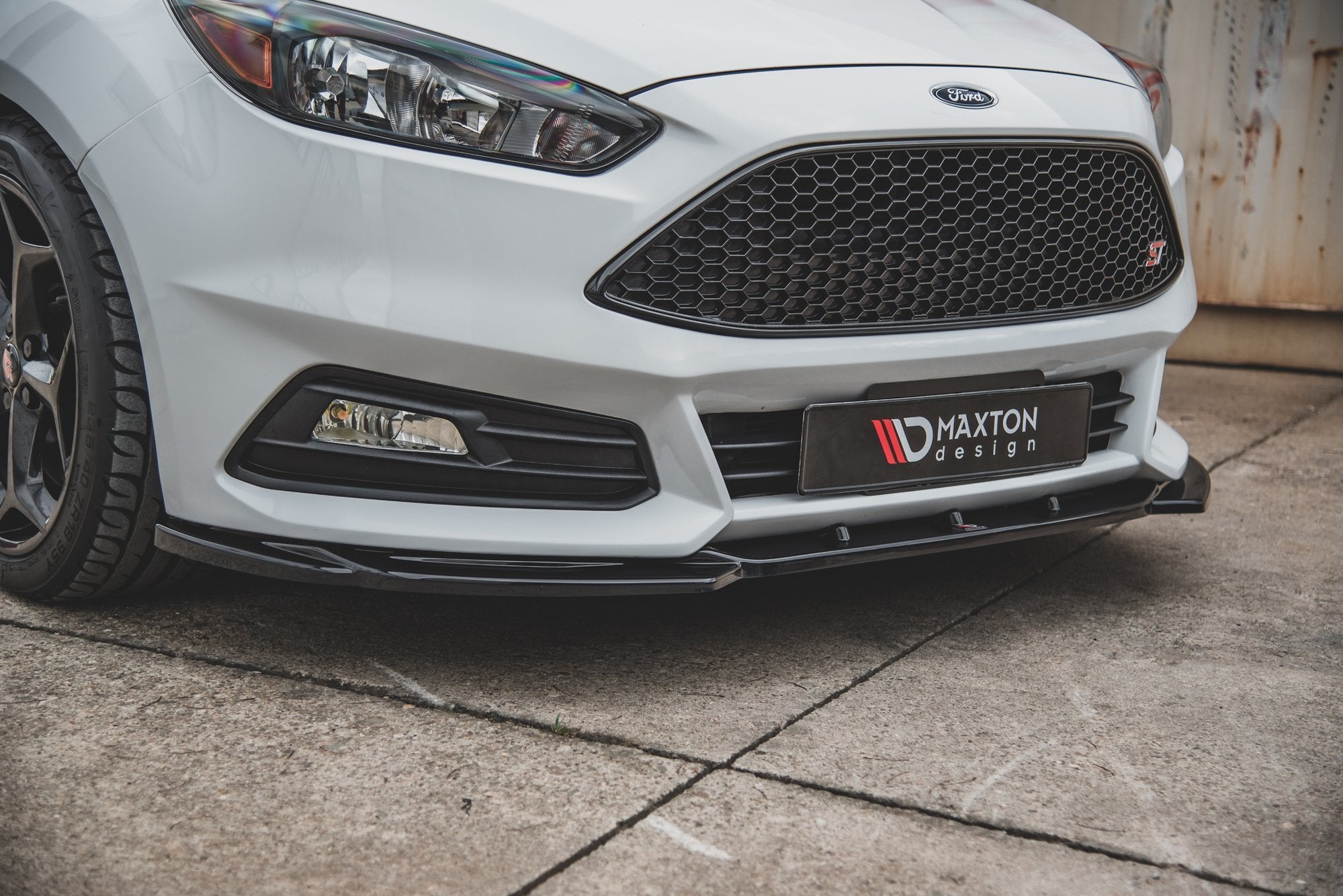Front-Splitter-V.5-Ford-Focus-ST-MK3-Facelift---Gloss-Black
