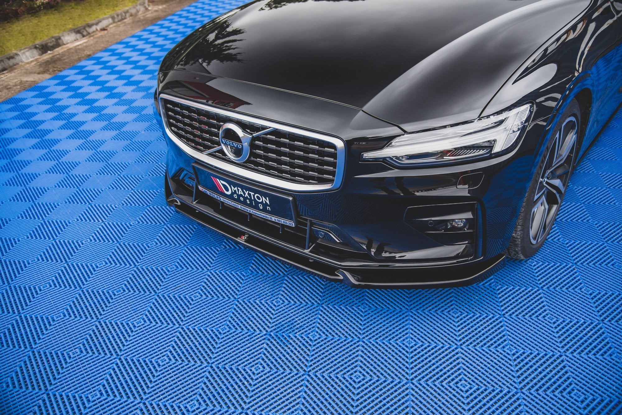 Front-Splitter-V.1-Volvo-S60/V60-R-Design-MK3---Gloss-Black
