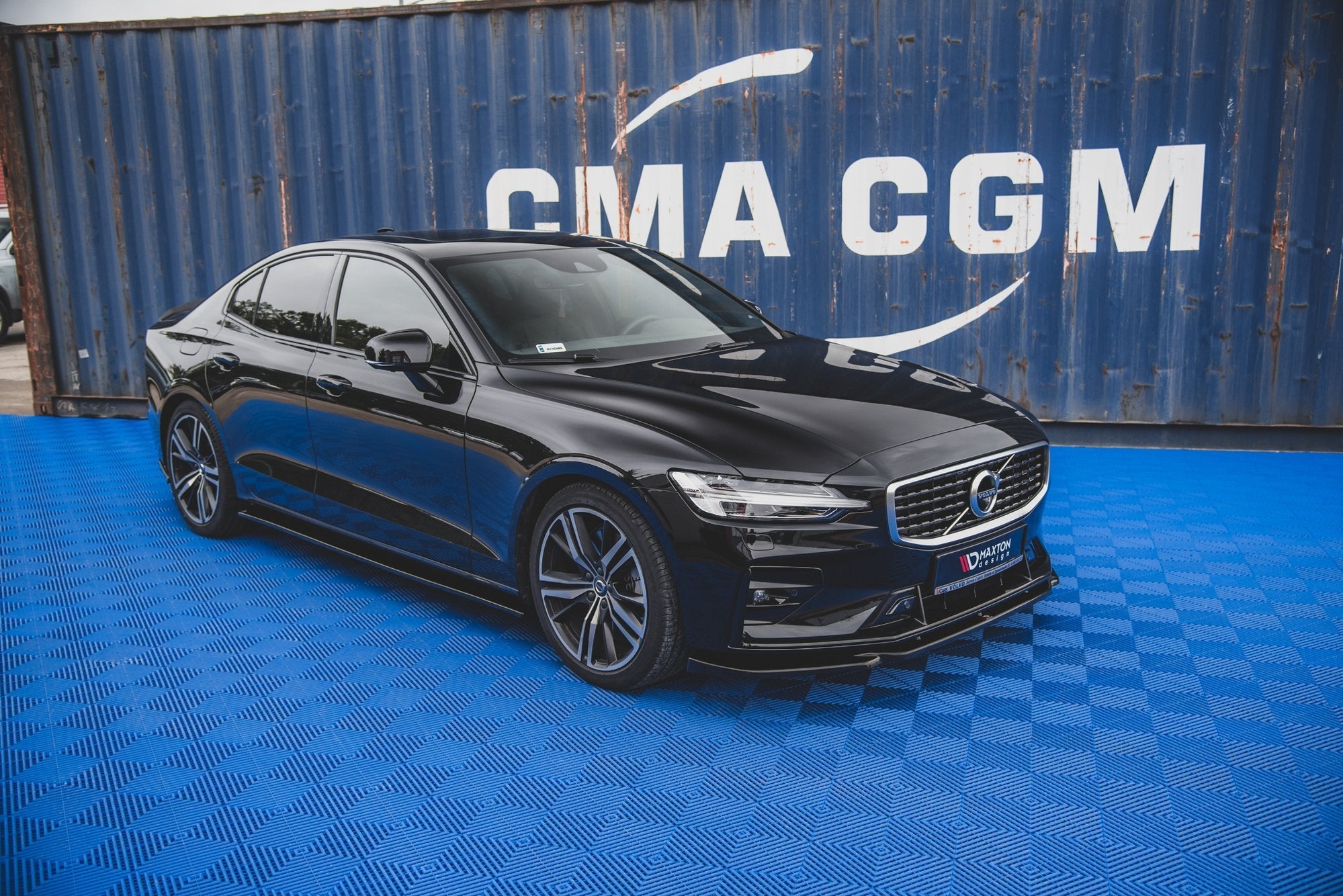 Front-Splitter-V.2-Volvo-S60/V60-R-Design-MK3---Gloss-Black