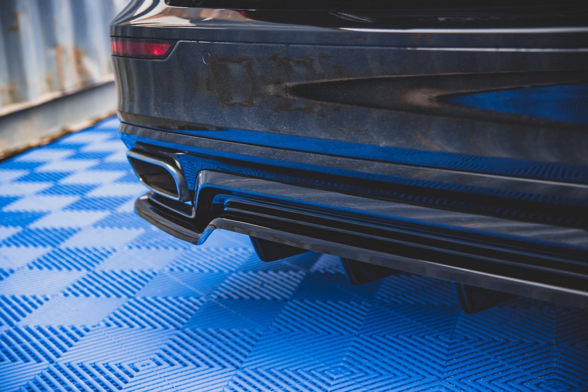 Central-Rear-Splitter-Volvo-S60/V60-R-Design-MK3-GB