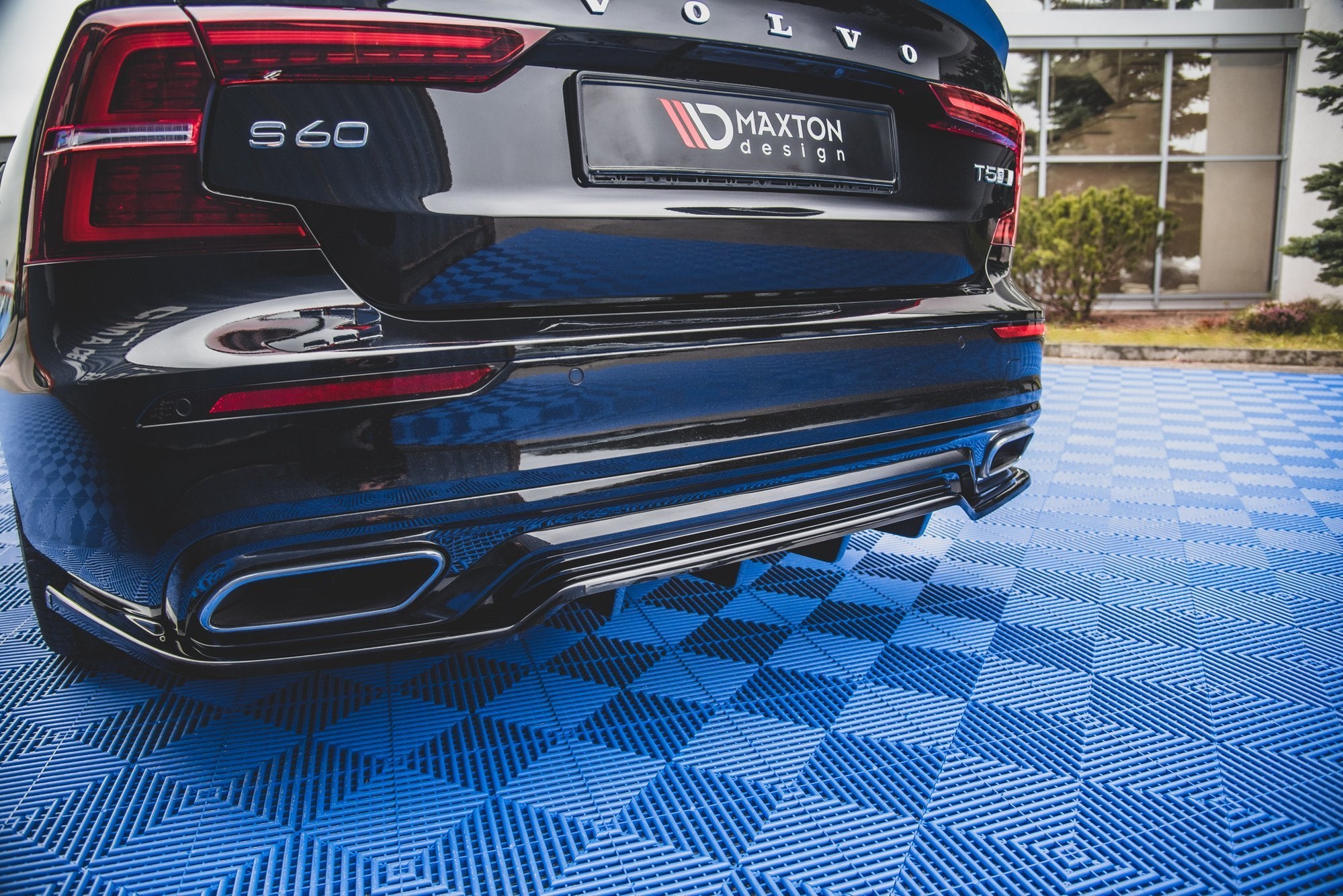 Central-Rear-Splitter-Volvo-S60/V60-R-Design-MK3-GB