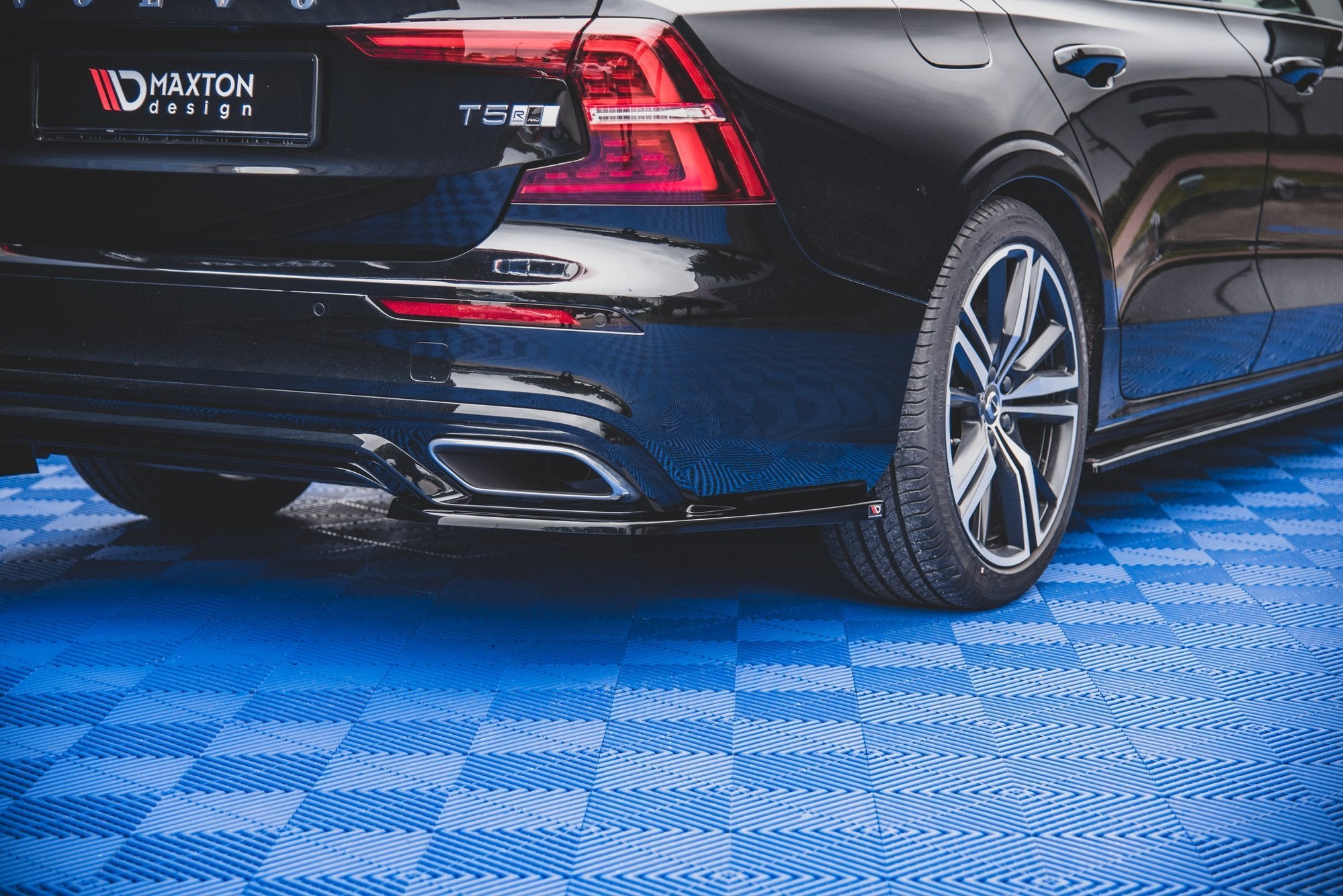 Rear-Side-Splitters-Volvo-S60/V60-R-Design-MK3---Gloss-Black