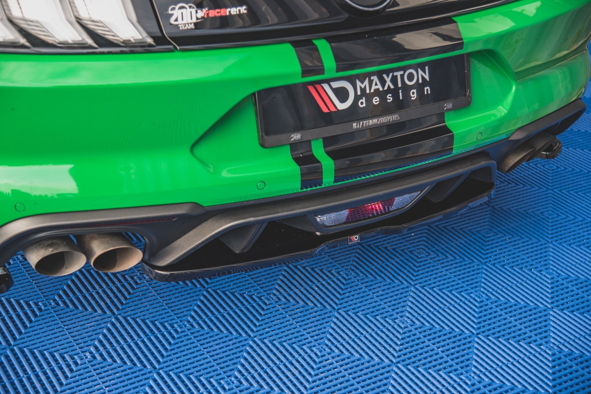 Central-Rear-Splitter-Ford-Mustang-GT-MK6-Facelift-CL