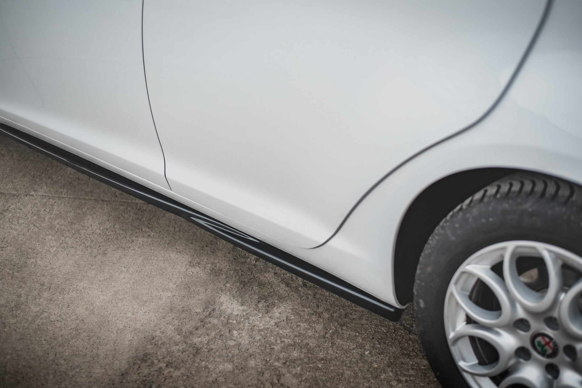 Side-Skirts-Diffusers-Alfa-Romeo-Giulietta-Facelift-GB
