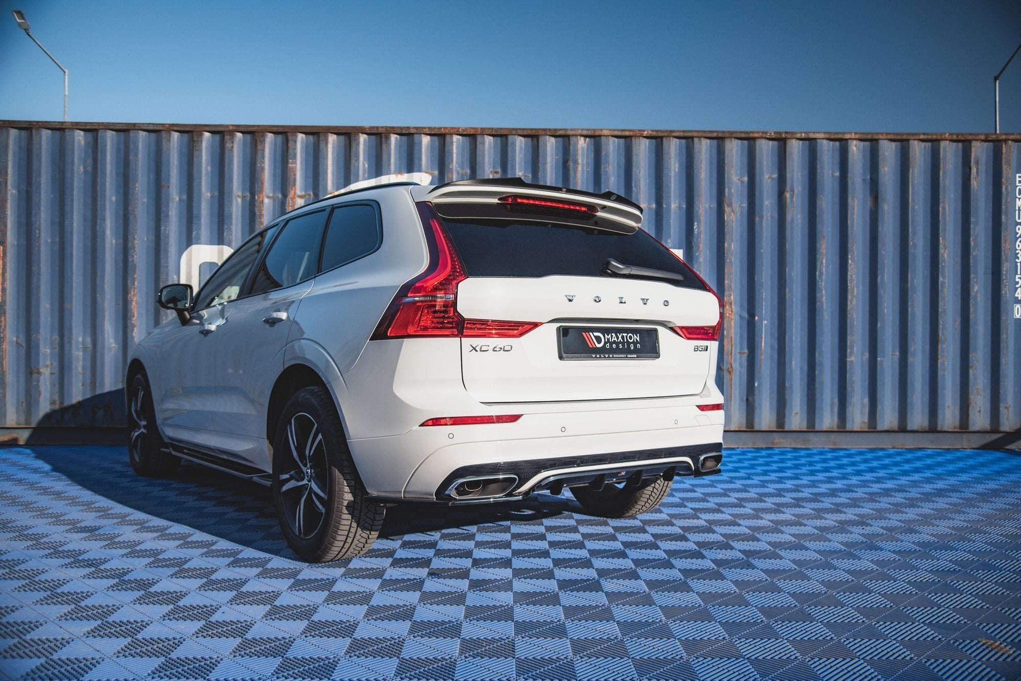 Spoiler-Cap-Volvo-XC60-MK2-R-Design---Gloss-Black