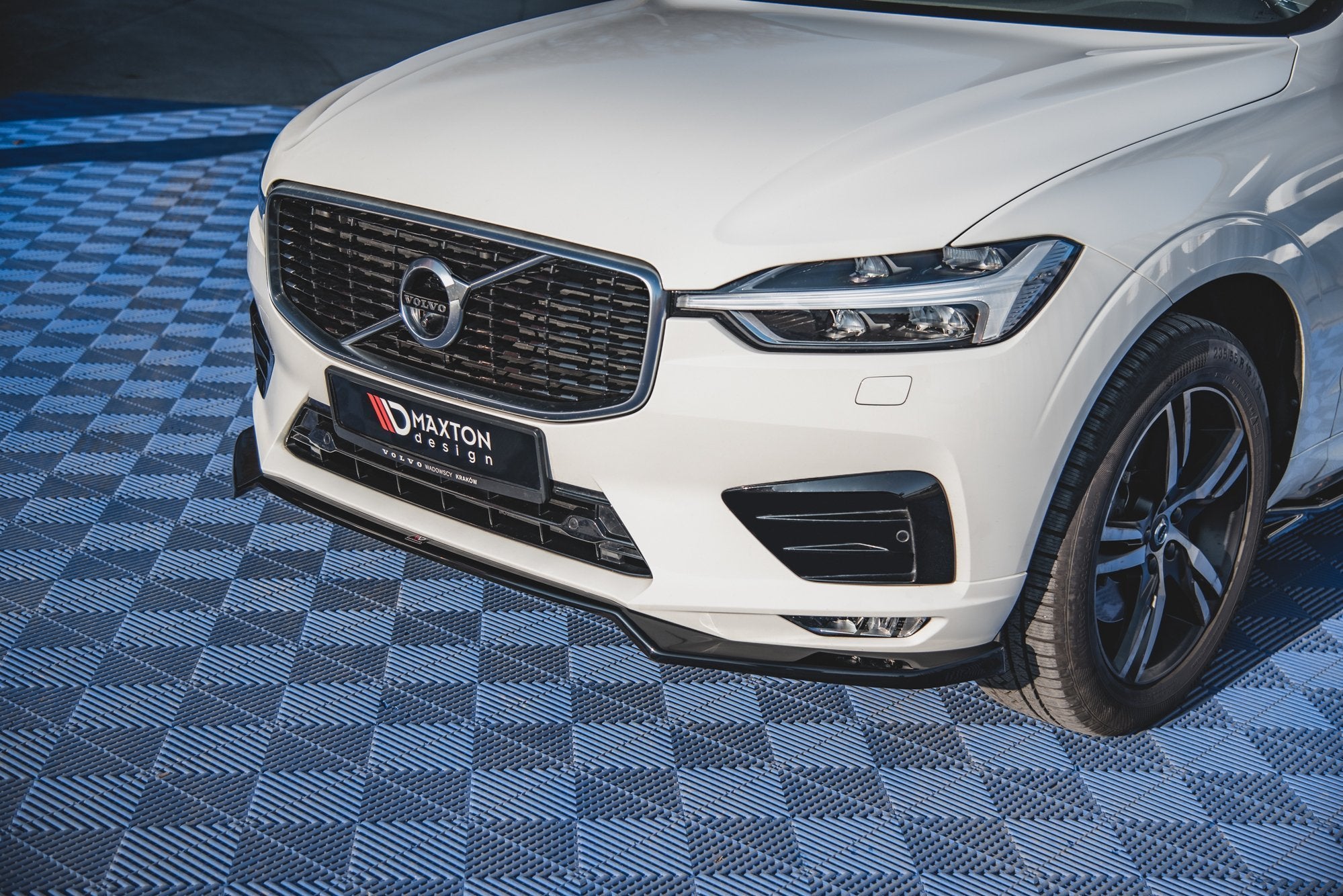 Front-Splitter-V.1-Volvo-XC60-MK2-R-Design---Gloss-Black