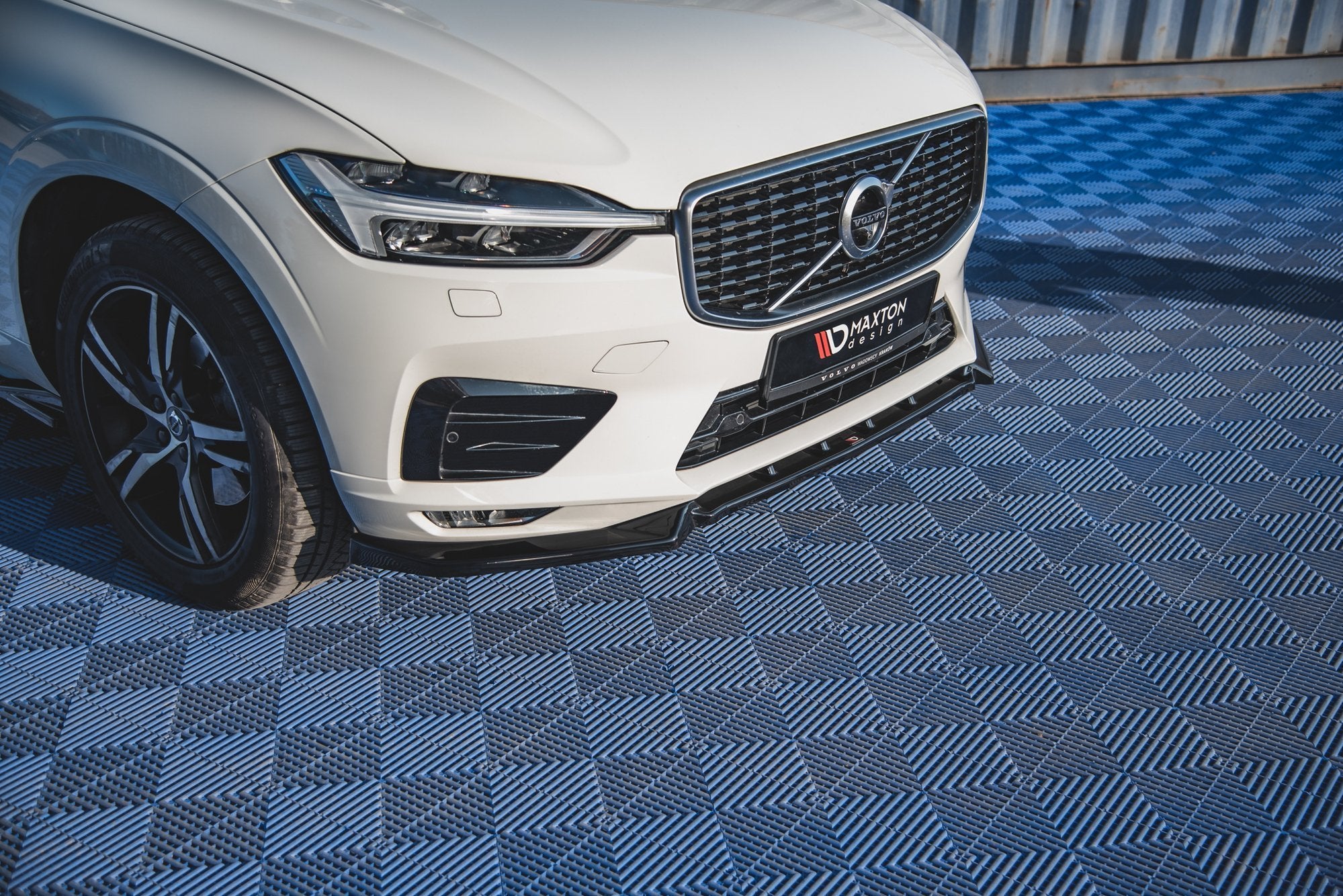 Front-Splitter-V.2-Volvo-XC60-MK2-R-Design---Gloss-Black