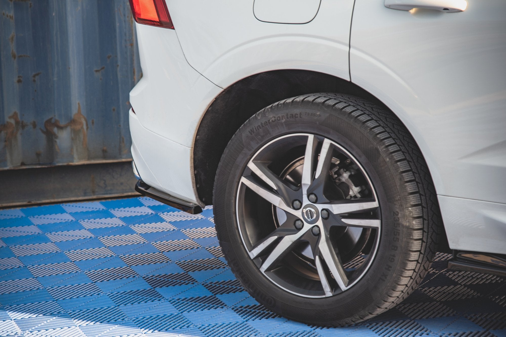 Central-Rear-Splitter-Volvo-XC60-MK2-R-Design-GB