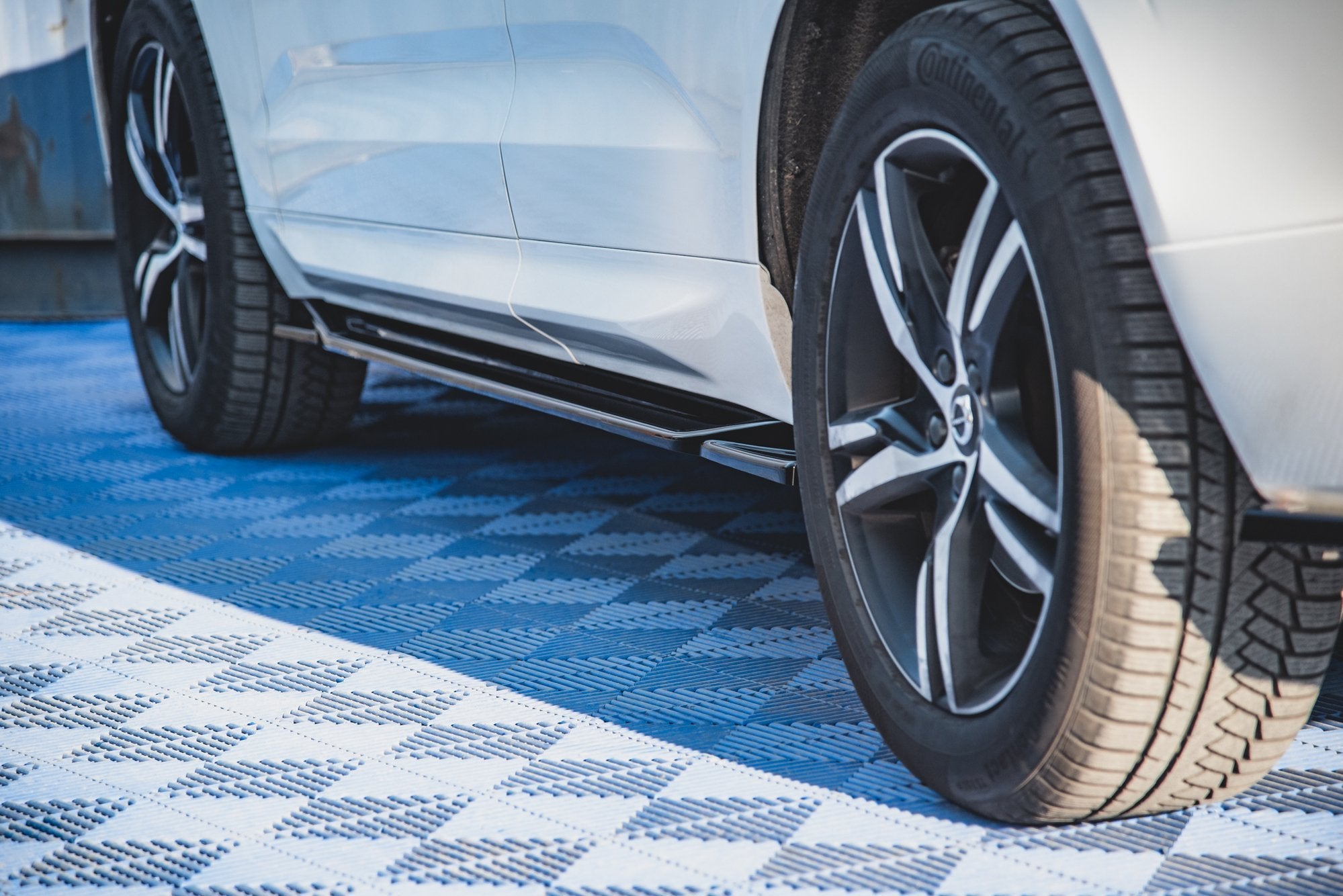 Side-Skirts-Diffusers-Volvo-XC60-MK2-R-Design---Gloss-Black