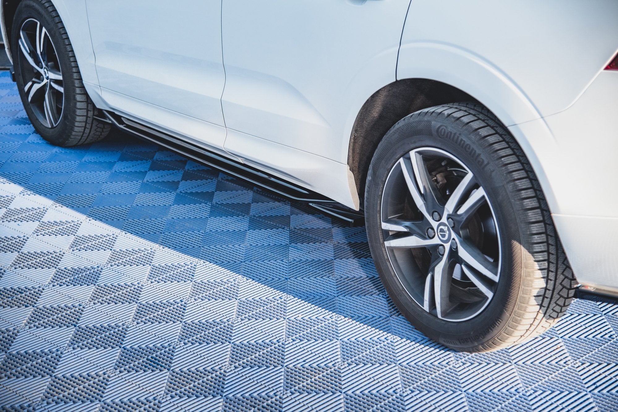 Side-Skirts-Diffusers-Volvo-XC60-MK2-R-Design---Gloss-Black