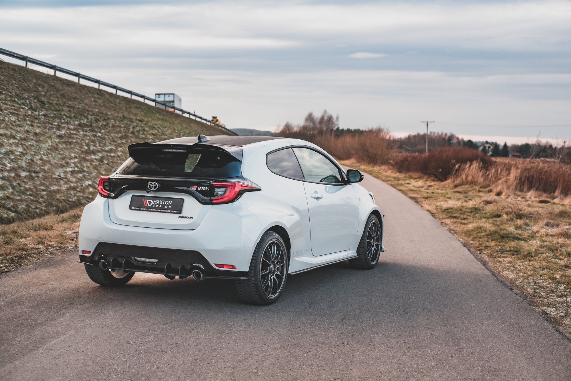 Side-Skirts-Diffusers-Toyota-Gr-Yaris-MK4-Red-Line