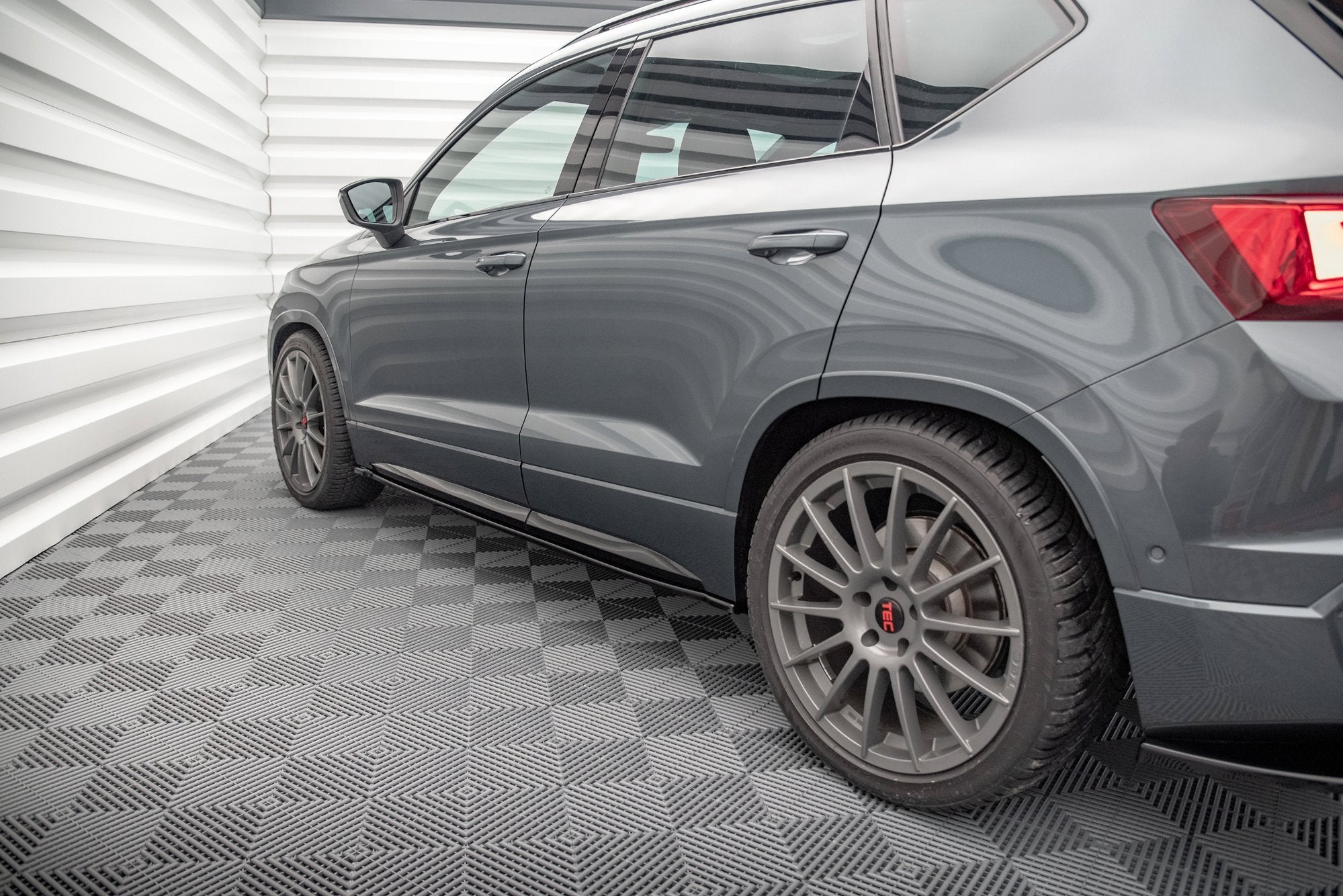 Side-Skirts-Diffusers-Cupra-Ateca---Gloss-Black