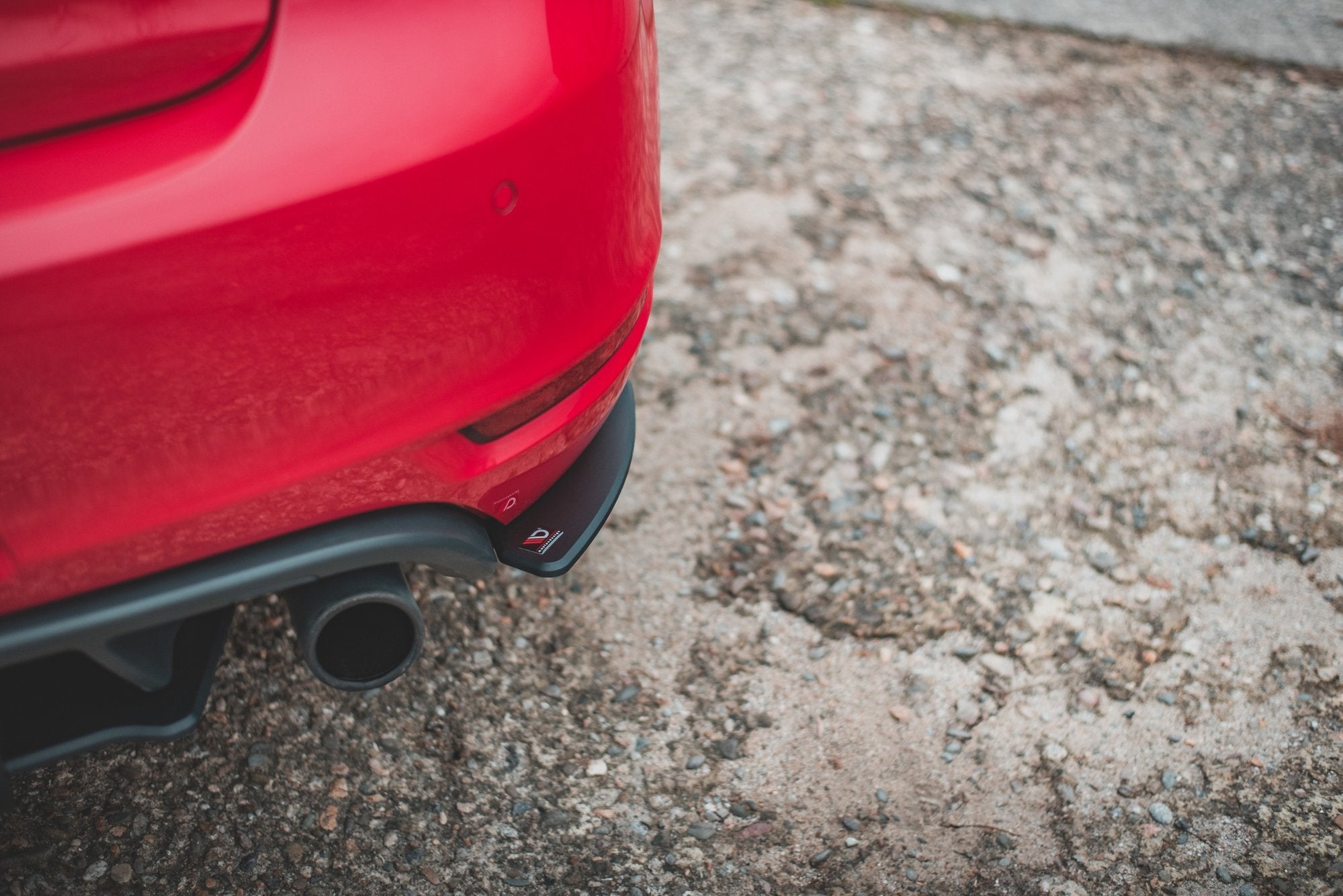 Side-Splitters-Volkswagen-Golf-GTi-MK6-Red-Line