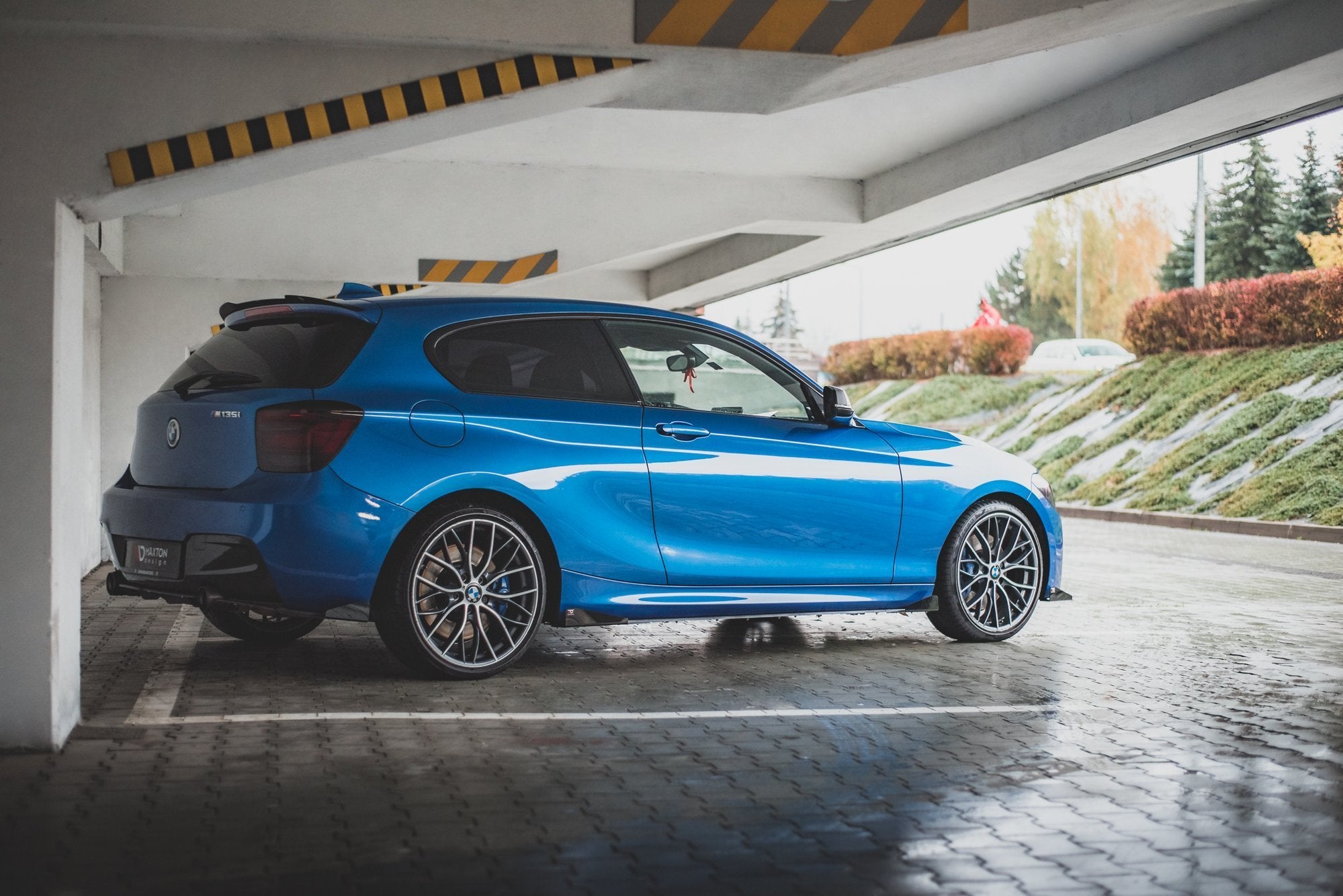 Side-Flaps-BMW-1-F21-M135I-/-M140I-/-M-Pack---Gloss-Black