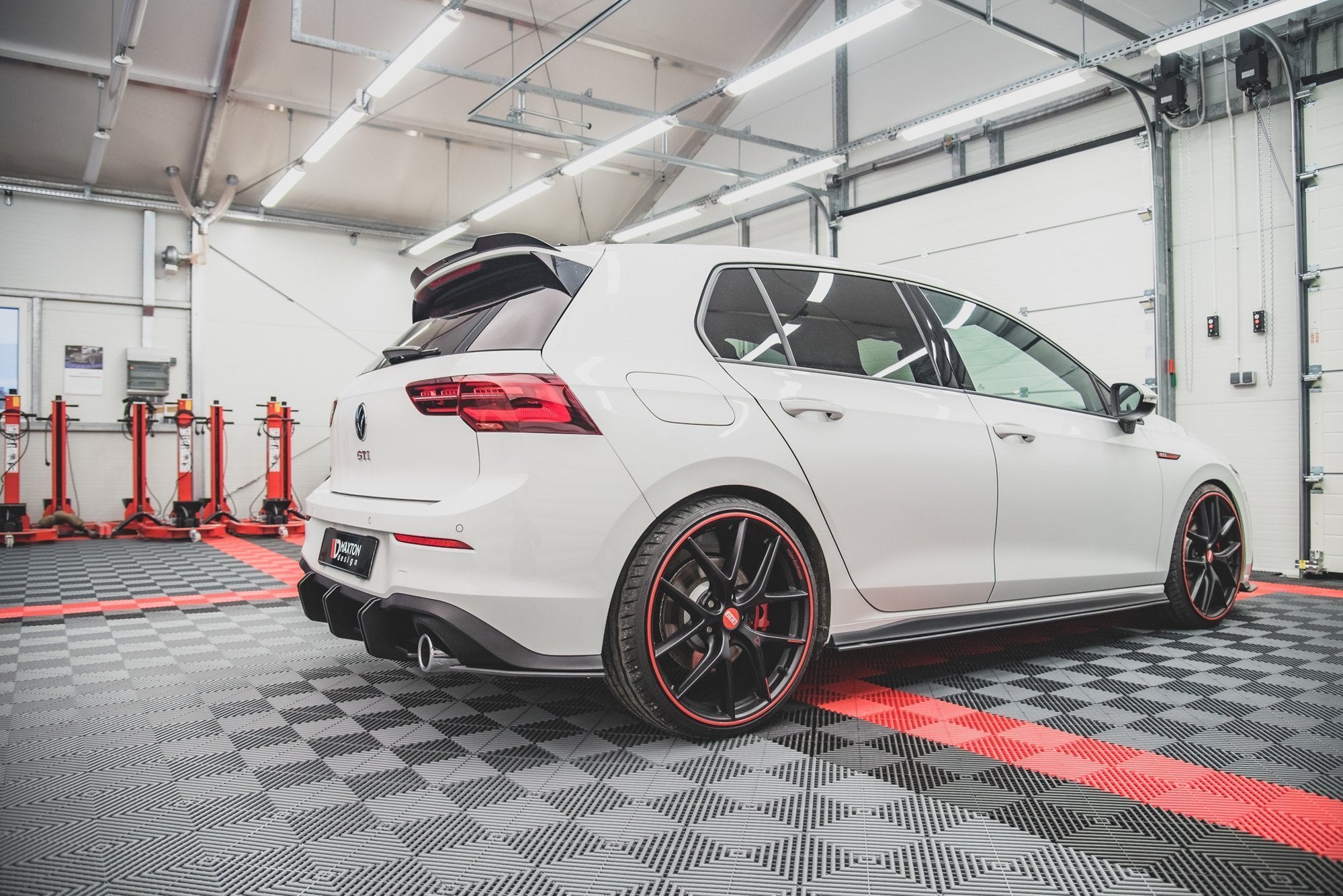 Side-Skirts-Diffusers-VW-Golf-8-GTi/GTi-Clubsport-Red-Line