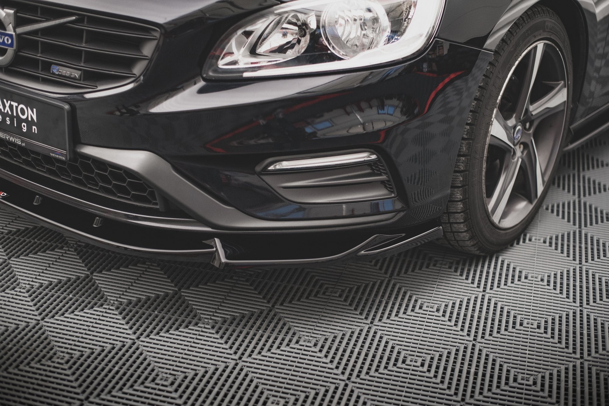 Front-Splitter-V.1-Volvo-S60-R-Design-MK2---Gloss-Black