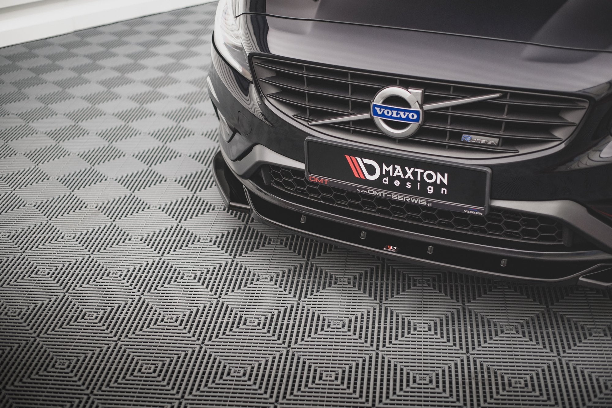 Front-Splitter-V.2-Volvo-S60-R-Design-MK2---Gloss-Black