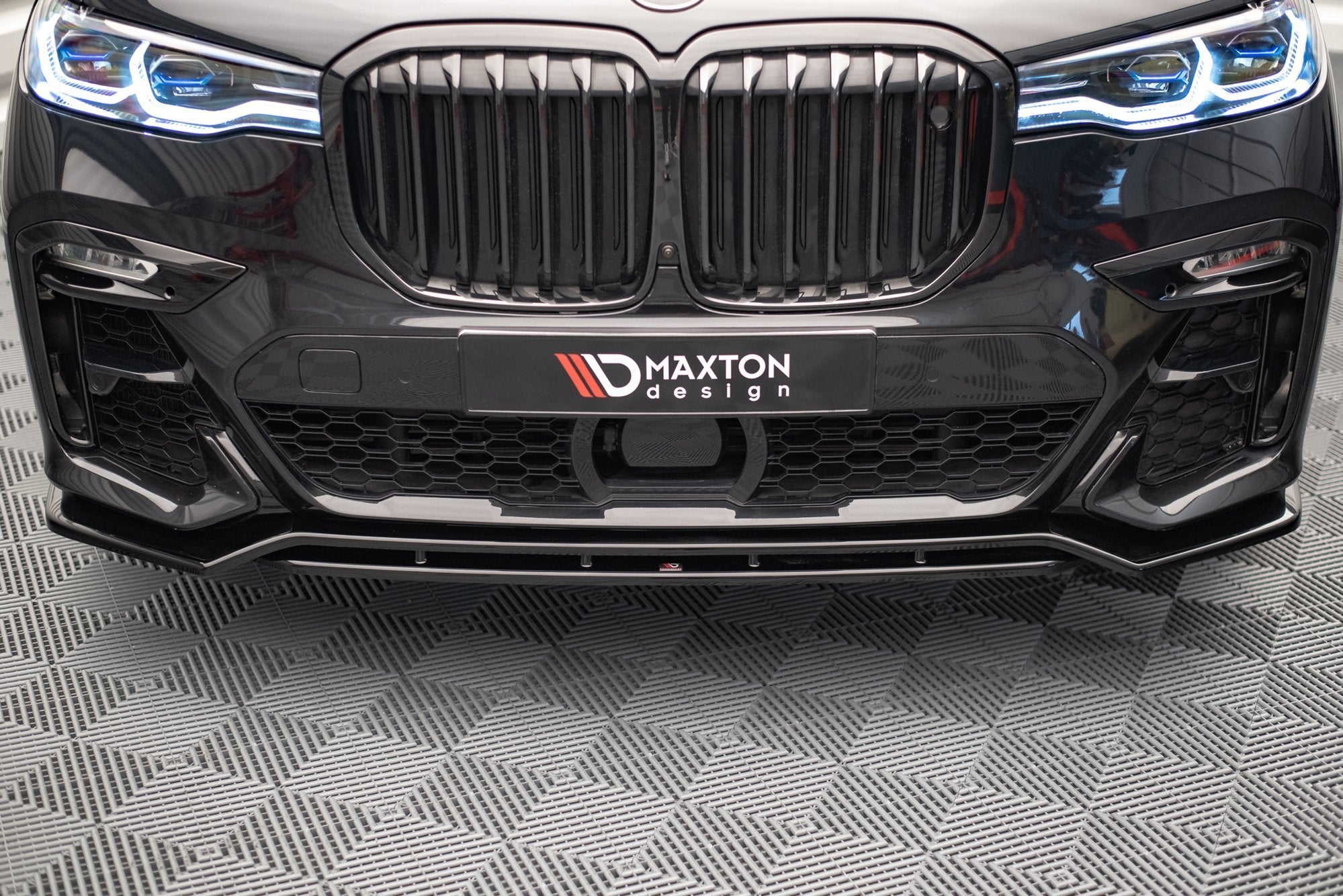 Front-Splitter-V.1-BMW-X7-M-G07---Gloss-Black
