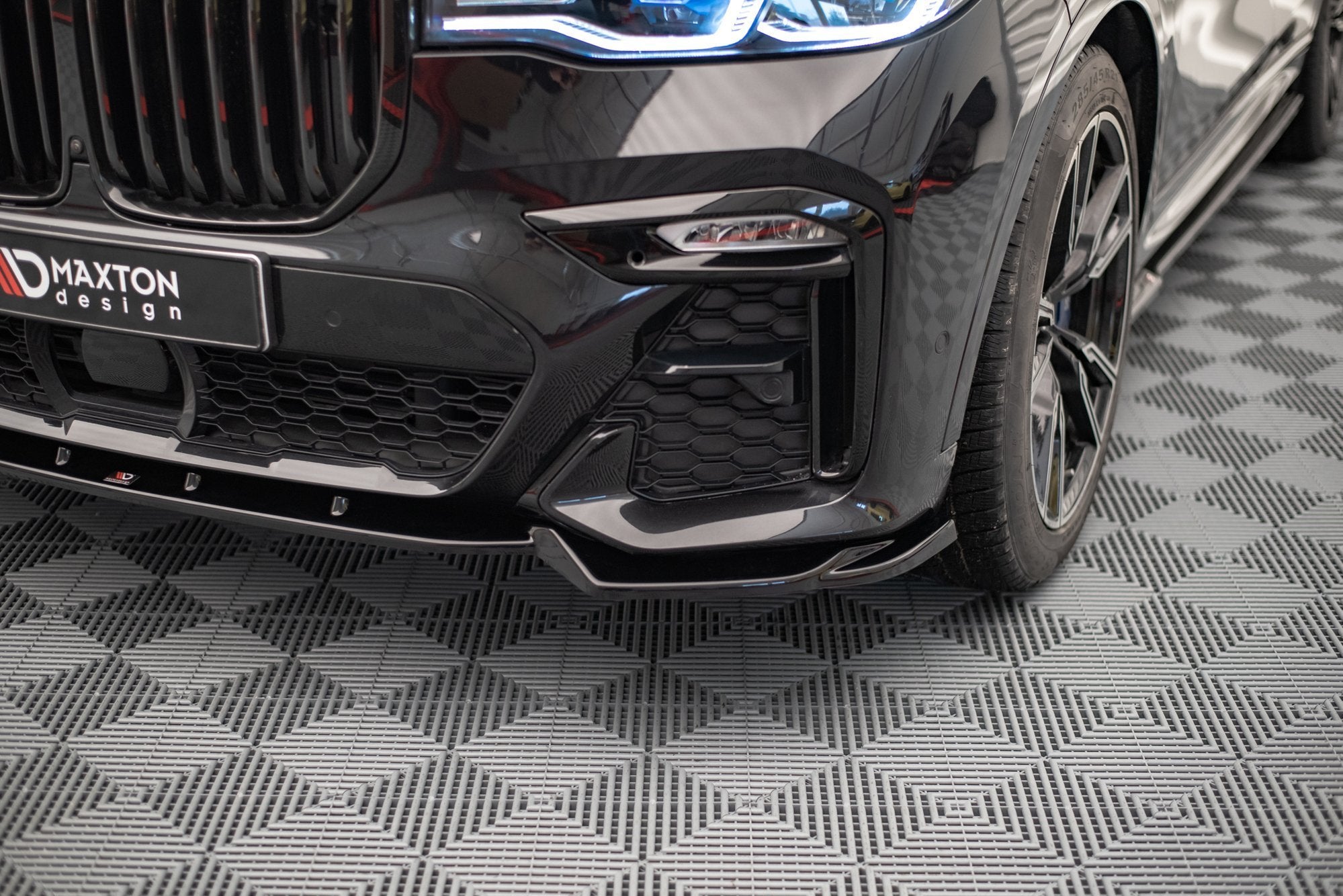 Front-Splitter-V.2-BMW-X7-M-G07---Gloss-Black