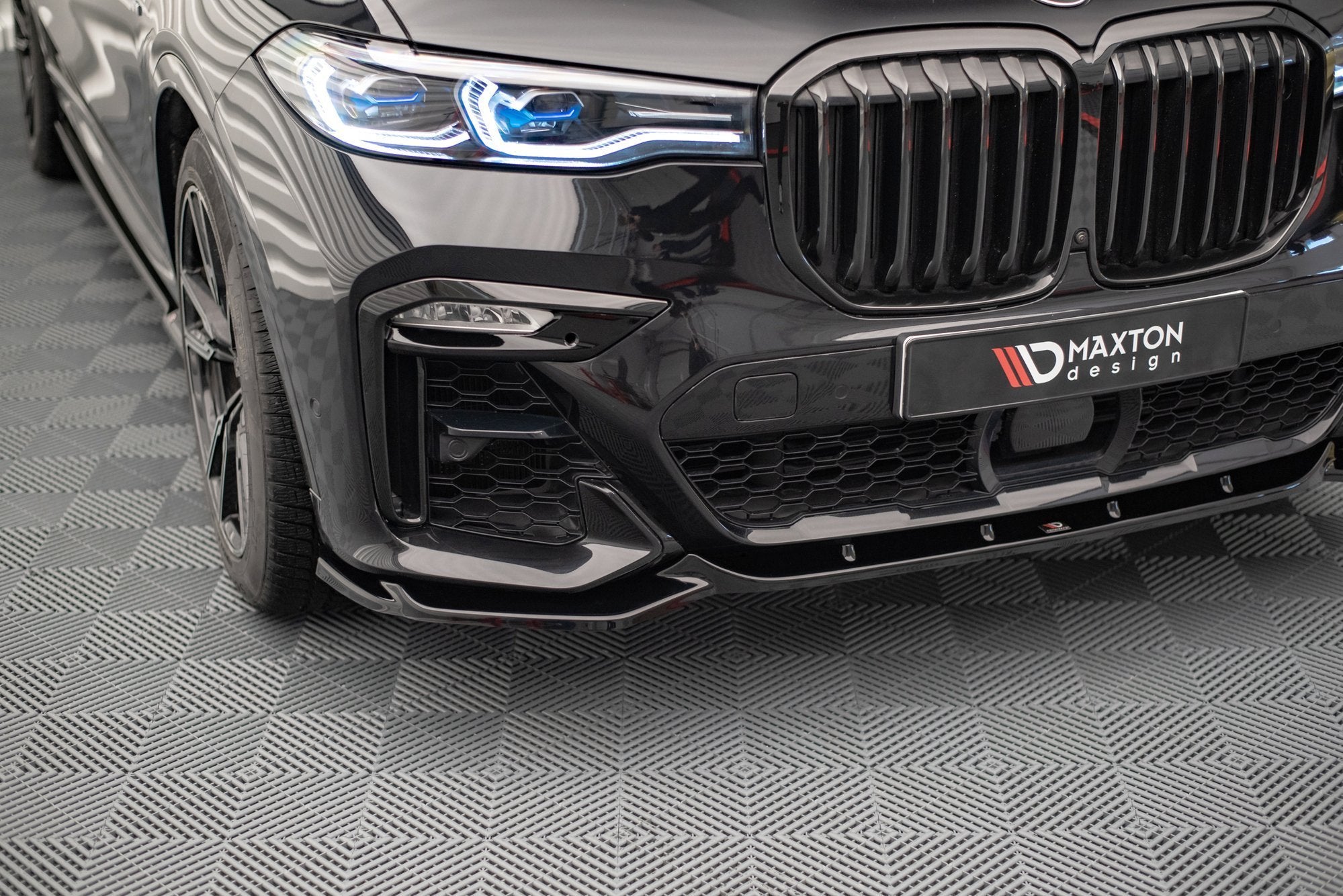 Front-Splitter-V.3-BMW-X7-M-G07---Gloss-Black
